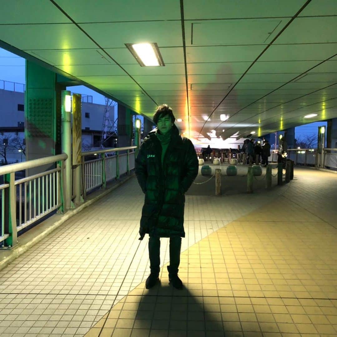 要潤さんのインスタグラム写真 - (要潤Instagram)「は、は、橋の上は寒いです😵  現場からは以上です。」1月17日 17時36分 - jun_kaname_official