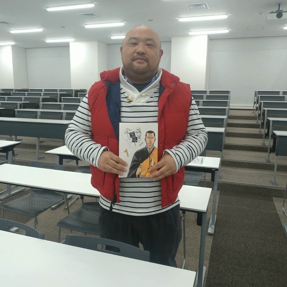 丸山ゴンザレスのインスタグラム：「17日（金）に初回の放送があるTBSドラマ「病室で念仏を唱えないでください」にちょっとだけ出演します。挑まれたら逃げないスタンスでやってきました。ぜひ御覧ください。 https://www.tbs.co.jp/nembutsu_tbs/」