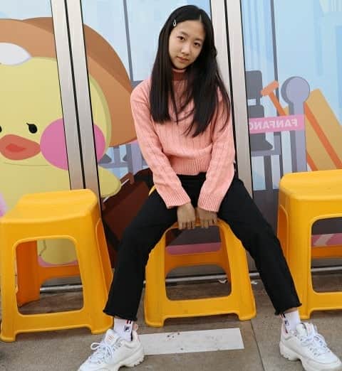 イ・チェミのインスタグラム：「#불금 🔥 #방학즐기기 #홍대나들이🎈 #빵빵츄스토어  #카카오프렌즈샵 #피자몰  #haveaniceday 😊😄😘」