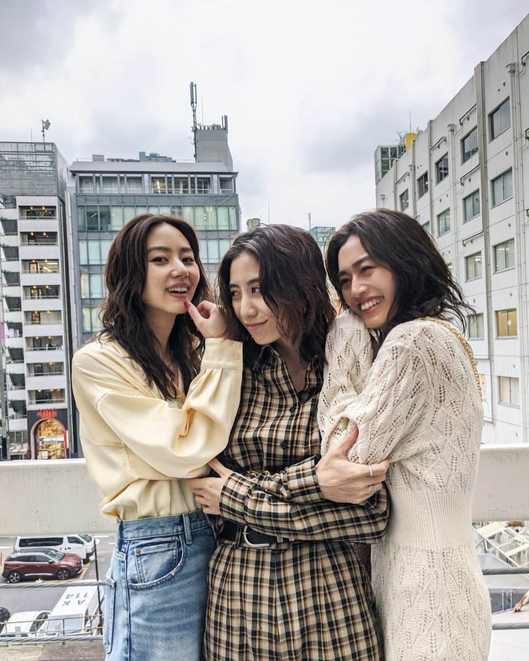 Shiho Sasakiのインスタグラム：「今日はヘアメイク講習だったよ💄 早くあったかくなって欲しいなぁ💭 new hair&makeは随時UPしていきますね✨ #MOUSSY#hair#make#pixelで撮影#team_pixel#baroque_pixel」