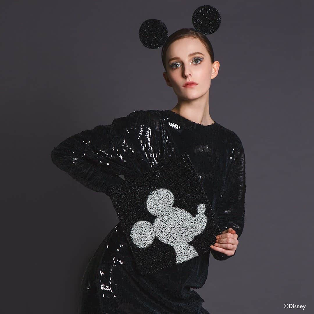 ANTEPRIMAさんのインスタグラム写真 - (ANTEPRIMAInstagram)「Do you want to spend your weekend with Mickey to create a cute yet chic look? ANTEPRIMA/WIREBAG Disney Capsule Collection would be one the best fashion item to spice up your look!⁣ ⁣ ⁣⁣ ⁣⁣ Outlining the world-class cartoon character with our iconic exquisite craftsmanship, carry yours and adorn your seasonal looks. Pre-order now! ⁣ ⁣ ⁣⁣ ⁣ ⁣#Mickey #Minnie #mickeymouse #minniemouse #anteprima #disney #anteprimawirebag #wirebag #SS20 #SpringSummer2020 #fashion #style #italian #luxury #photo #bag #botd #instabag #preorder #moretocome #newarrival #ミッキーマウス #ミニーマウス #アンテプリマ #ワイヤーバッグ #패션」1月17日 18時02分 - anteprimaofficial