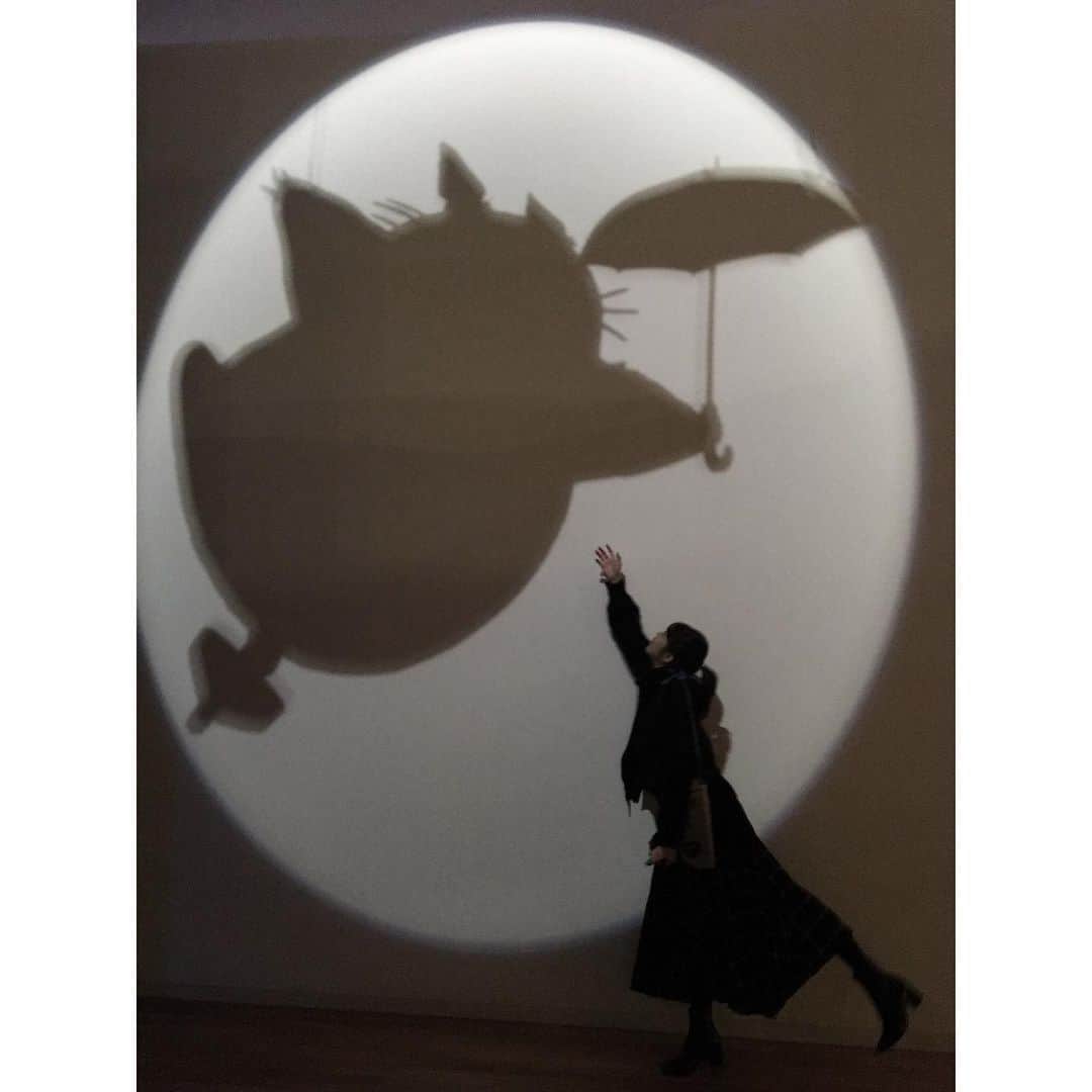 加村真美のインスタグラム：「ジブリの大博覧会 胸熱でした。  原画も鈴木さんと糸井さんのやり取りもネコバスも王蟲もすべて 胸熱でした。  #ジブリの大博覧会 #ダブルピース」