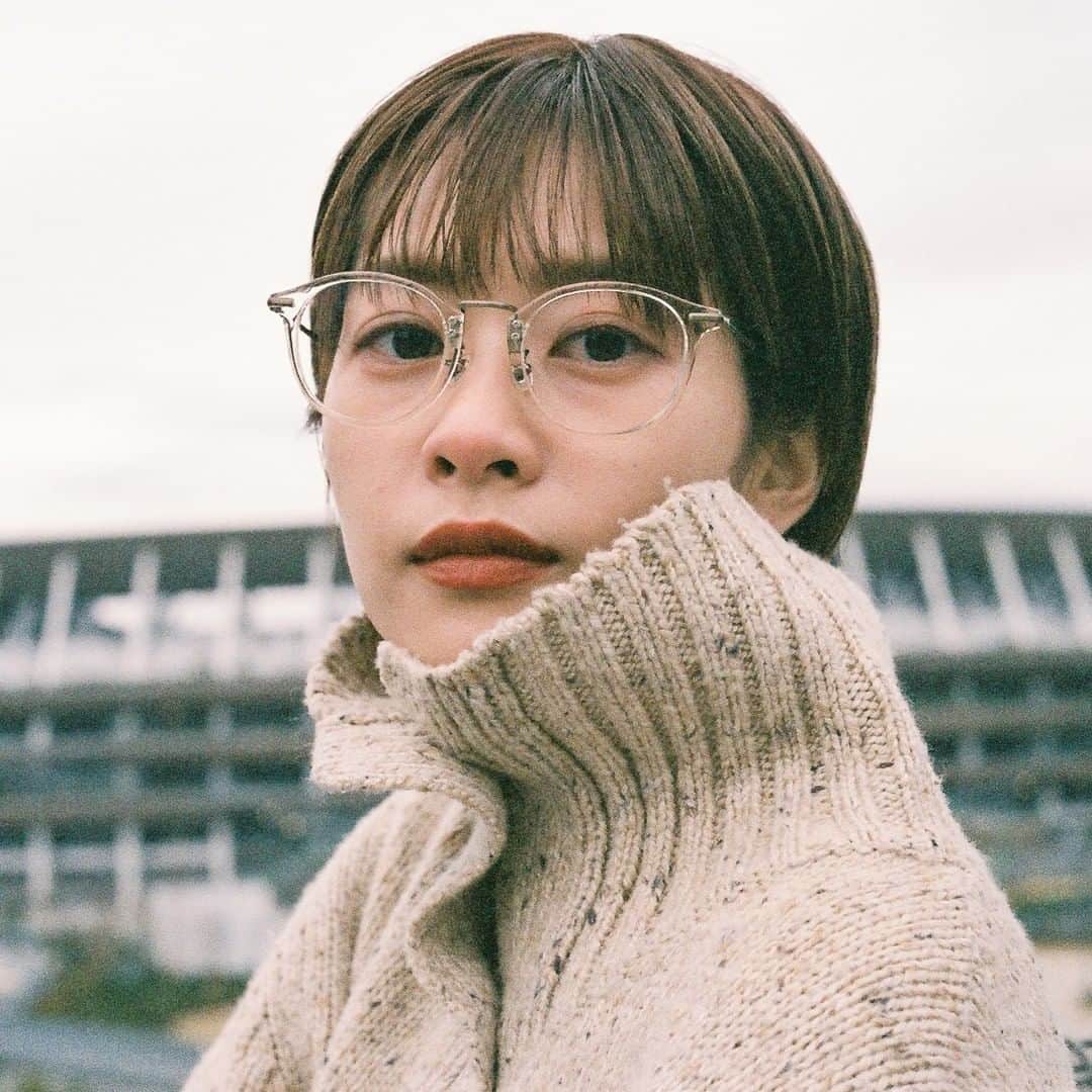 Zoff Officialのインスタグラム：「Zoff CLASSIC Spring Collection / ZF201003_50A1（2/7発売予定） Model @cona_sebas くすみベージュでまとめたニュアンスカラーコーデに、クリアメガネが程よくぬけ感をプラス。 トレンドをバッチリ押さえた、みんなとは一味違うおしゃれスタイルが完成！ . #Zoff #FASHION #eyewearstyle #メガネ #ゾフ女子 #Zoffコーデ #ZoffCLASSIC #ゾフクラシック」