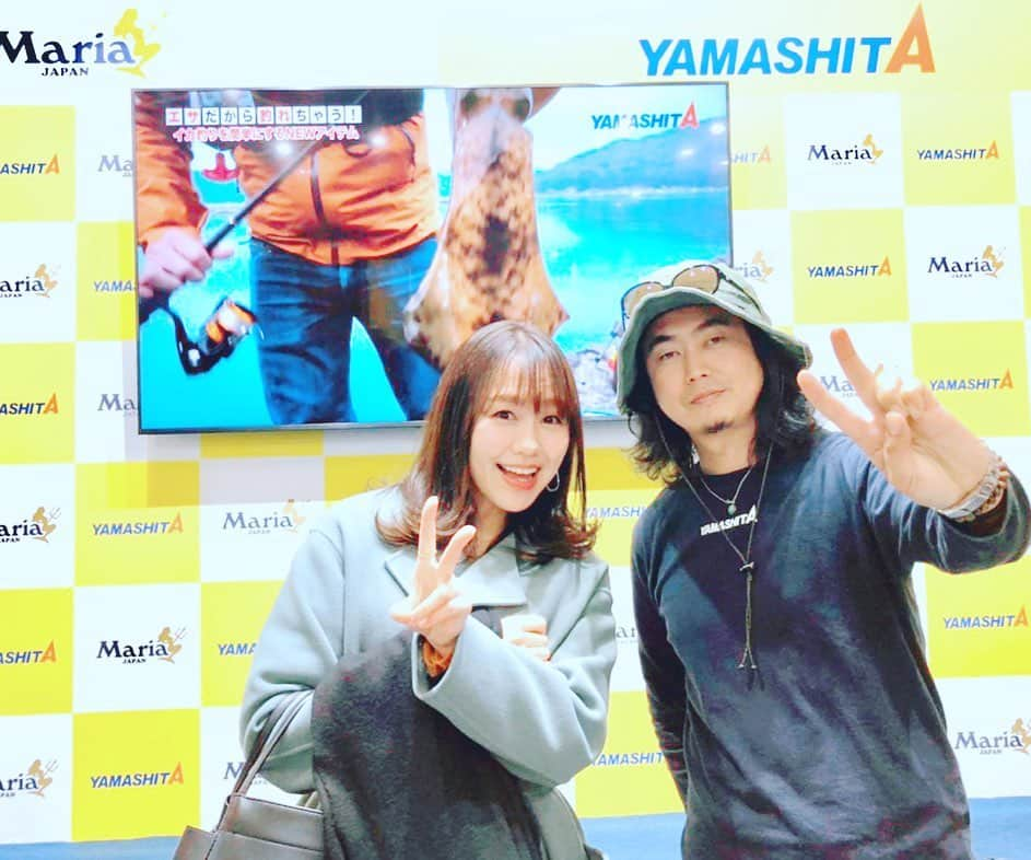 立石純子さんのインスタグラム写真 - (立石純子Instagram)「今日は #パシフィコ横浜 で本日から3日間開催されている #釣りフェスティバル2020 へ😊‼️⠀ ⠀ 初めての #フィッシングショー です🎣🥰 ⠀ ⠀ 大きな会場にどどーん！と各メーカーさんの商品や新商品等が並び映像コンテンツも多くて迫力満点！見応え満点の内容🤣⠀ ⠀ まだまだ釣り初心者の私なので、敷居が高いのかな、、なんて思っていたら実際手に持たせていただけたり、触らせていただいたり、たくさんの釣りのアイテムを見れたり皆さんにも出会うこともできて、行けて本当に良かったです😌 ⠀ そして、来年の今頃はもっと上手くなっていたいな〜なんて思いも膨らむのでした☺️🎣✊ ⠀ ⠀ ヤマシタさんブースではエギングマイスターでらっしゃるレジェンド、川上英佑さんにもお会いすることができました😭✨⠀ ⠀ ⠀ そして、大好きな大先輩！⠀ 同じサンミュージックの女性芸能人最速ランナーでらっしゃる福島和可菜さんも🥰 (和可菜さんはシマノさんブースにて3日間トークショーなどもありつつ現地にいらっしゃるそうです😊‼️) ⠀ ⠀ 平日ではありましたが、すごい賑わいでびっくり…！😊✨ ⠀ 明日、明後日は⠀ ☑︎9:00-17:00⠀ まで開催されているそうなので⠀ ぜひチェックしてみてくださいませー😊‼️ ⠀ ⠀ 追伸:しっかりフードコーナーの、サバサンドも頂いてきました…😋笑 ⠀ ⠀  #立石純子 #はだのブランドアンバサダー #ピアノ#弾き語り#シンガーソングライター #釣りガール #アオリイカ #エギング #eging  #타테이시준코#음악#일본#피아노#japan  #instalike #instagood #instadaily #like4lik #アオリイカ #love  #sea #fish #fishing #旅 #釣り #trip ⠀」1月17日 18時15分 - junkokokotateishi