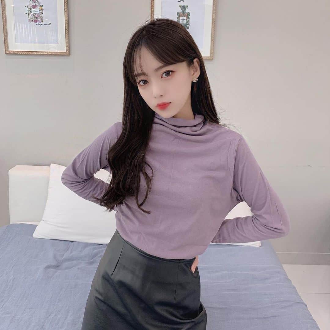 のインスタグラム：「나 포토샵하는게 늘었나봐ㅎㅎㅎ . #셀카 #셀피 #메이크업 #데일리코디」