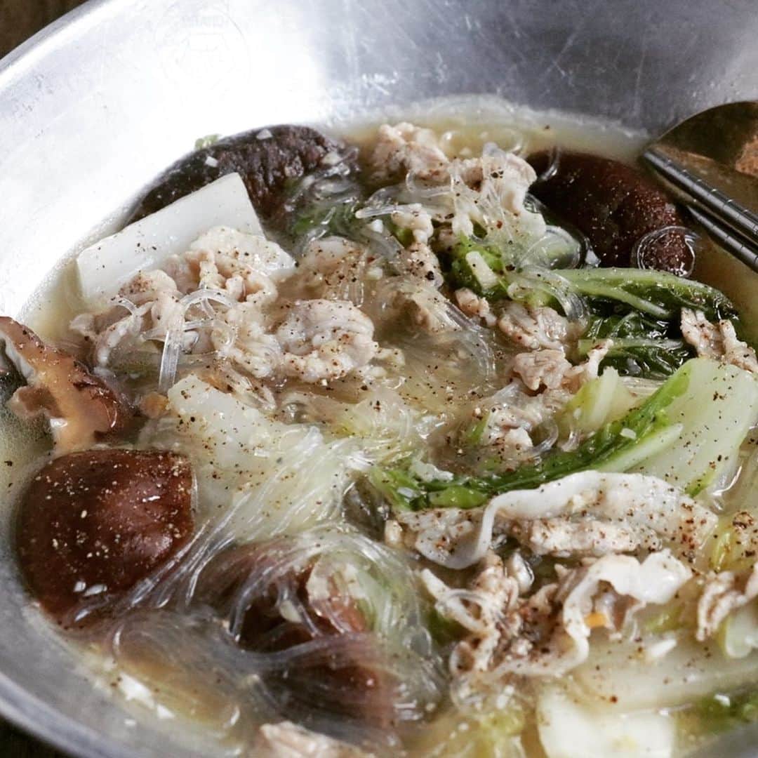 のインスタグラム：「「ルバイサイ」と呼ばれる、台湾のおふくろの味🍲 旬の白菜をモリモリ楽しめます🥬  台湾で教えてもらった「魯白菜」が白ごはんが捗る美味しさだったので試してほしい【エダジュン】 https://www.hotpepper.jp/mesitsu/entry/edajun/2020-00112  #mesitsu #メシ通 #グルメ #魯白菜 #白菜 #豚バラ #春雨 #簡単 #レシピ #レシピブログ #エダジュン #東京 #chinesecabbage #porklibs #gowellwithbeer #easy #delicious #recipe #recipeblog #japan #tokyo #edajun」