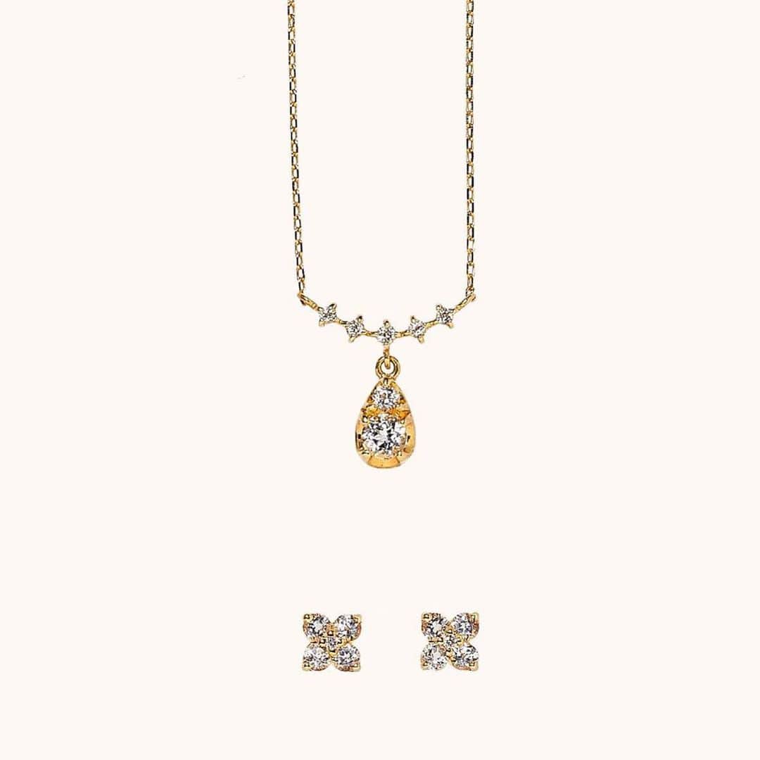 ヴァンドーム青山さんのインスタグラム写真 - (ヴァンドーム青山Instagram)「. 【 White topaz jewelry 】 ゆるやかなカーブを描くラインにしずくモチーフが揺れるネックレスと瑞々しい花びらをホワイトトパーズの透明感で表現したフェミニンで柔らかい表情のピアス。 長く使えるベーシックなデザインはギフトにも喜ばれます。 ＊ #ネックレス #ピアス #necklace #piercedearrings  #ホワイトトパーズ  #present #gift #プレゼント #jewelry #accessory  #ご褒美ジュエリー  #vendomeaoyama  #ヴァンドーム青山」1月17日 18時37分 - vendomeaoyama_official
