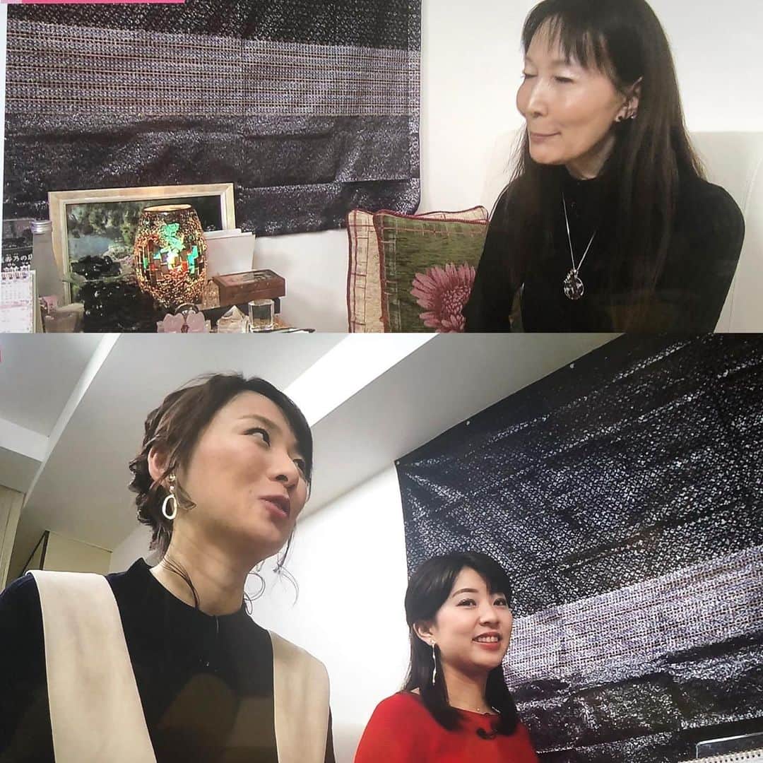 のインスタグラム：「次回21日の「ジョシ部」は有名な占い師さんのもとに押しかけて2020年の運勢を占います。﻿ ﻿ それにしても(OAでは流さないですが)このロケで撮影した映像を社に戻ってプレビューしてみると、突然ピントがボケたり(まるで透明人間がカメラ前に出現したみたいに)、一瞬照明翳ったり。﻿ 不思議な現象がいくつも映っていてスタッフ一同驚愕。←(実話)﻿ ﻿ 不吉な事が起きませんように......🤲﻿ ﻿ ※占いの結果は至って平和でした。﻿ ﻿ ﻿ 【業務連絡】﻿ 2週に渡ってお送りした女子ラー回🍜多数ご応募いただき本当にありがとうございました😊改めて御礼いたします。﻿ そしてジョシ部の見逃し配信がスタートしました‼️BSNアプリ限定ですので是非是非ダウンロードして好きな時間、好きな場所でお楽しみください🙇﻿ ﻿ #ジョシ部　#BSN　#新潟ジョシ部　#今井美穂　#三石佳那　#占い　#ミステリー ﻿」