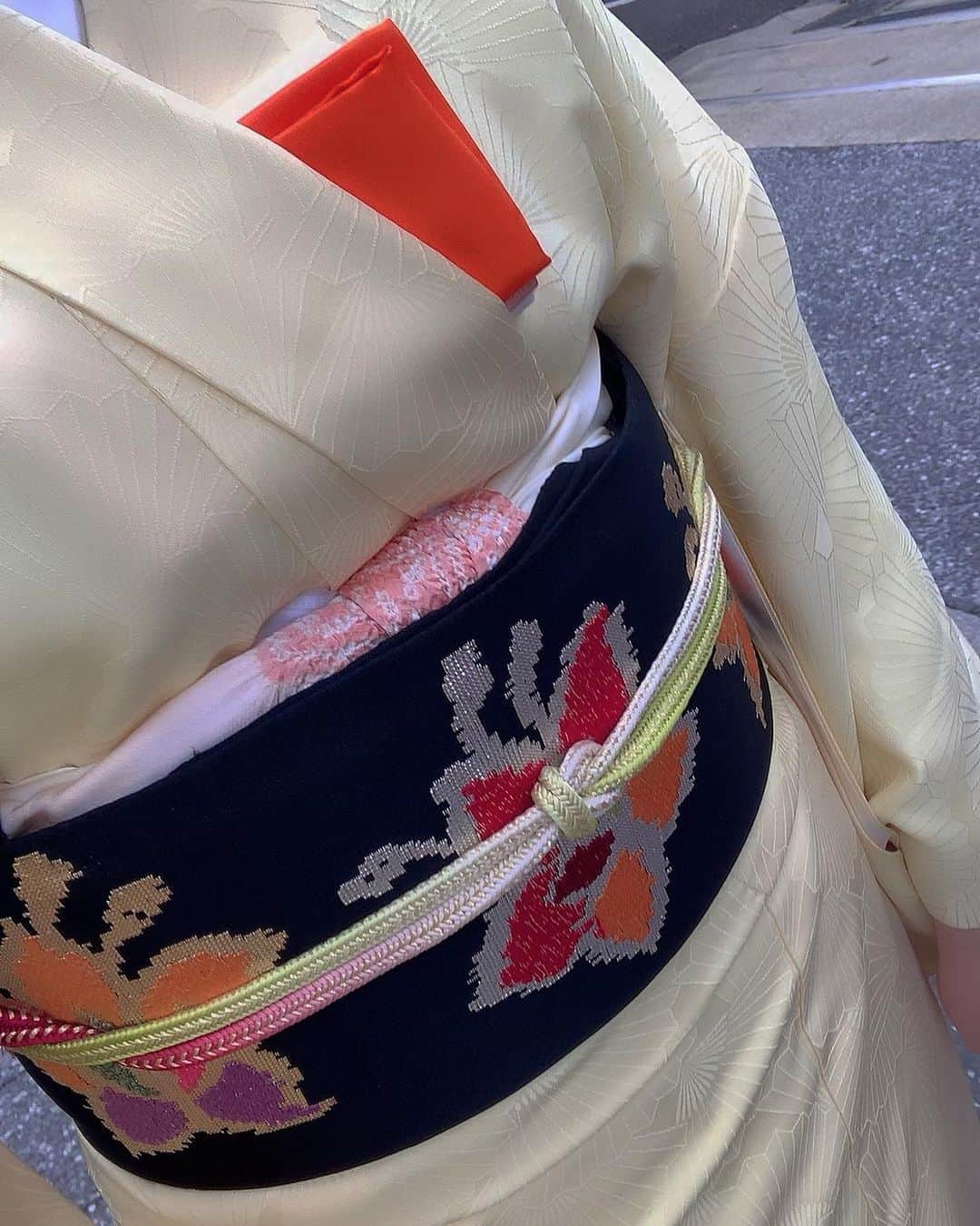 沢瀉美緒さんのインスタグラム写真 - (沢瀉美緒Instagram)「※ Coordinate 👘 . すっかり忘れてた 色無地のコーディネート🗒 . 忘れないように自分メモ。 . ちなみに裏千家国際セミナー時の コーディネートです✨ . 1枚目はDay2 2枚目はDay1 . . #kimonomio #urasenke #裏千家 #thewayoftea #chado #色無地 #千總 #龍村美術織物 #道明 #加藤萬 #帯揚げ #帯締め #裏千家今日庵 #着物好きな人と繋がりたい」1月17日 18時31分 - mio_omodaka