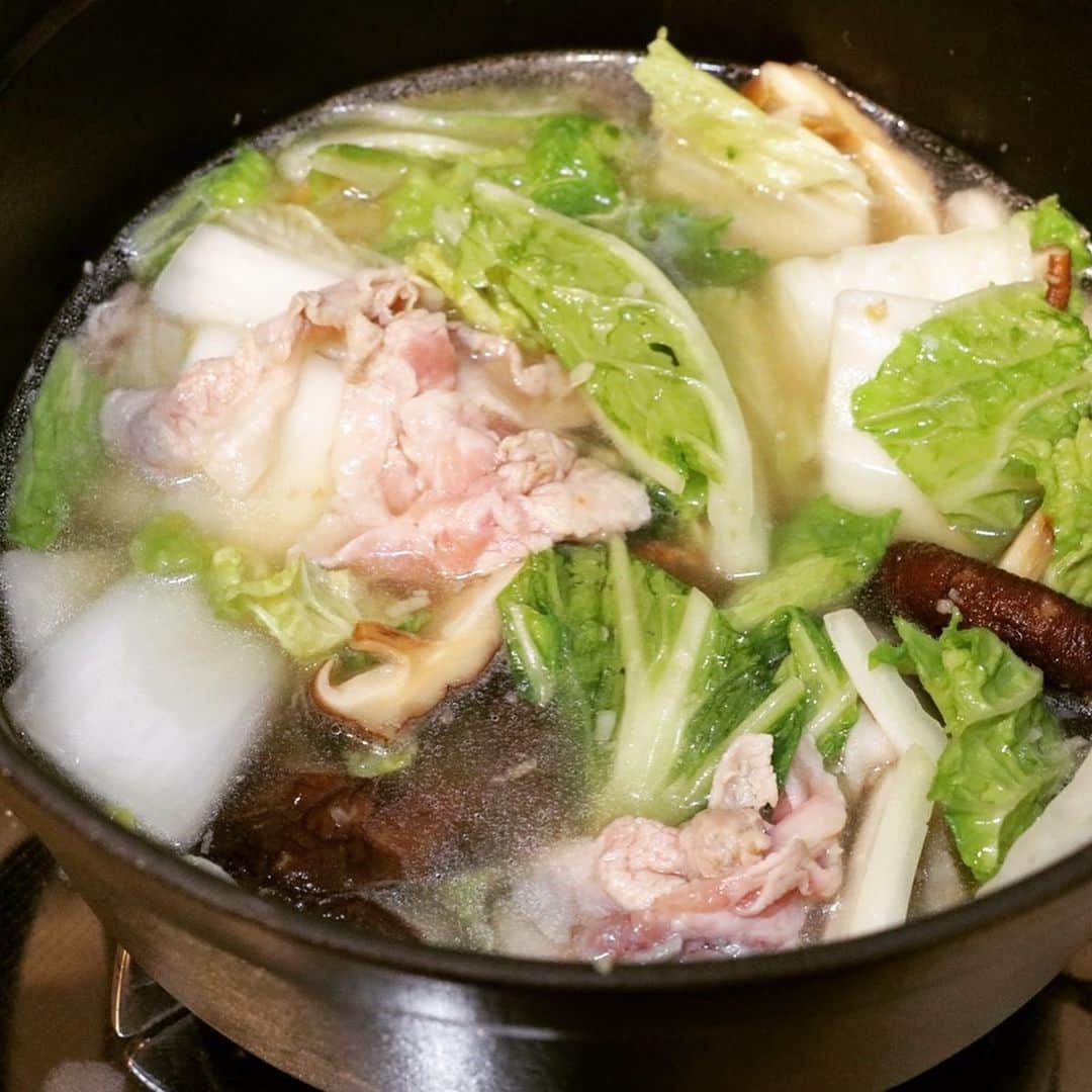メシ通さんのインスタグラム写真 - (メシ通Instagram)「「ルバイサイ」と呼ばれる、台湾のおふくろの味🍲 旬の白菜をモリモリ楽しめます🥬  台湾で教えてもらった「魯白菜」が白ごはんが捗る美味しさだったので試してほしい【エダジュン】 https://www.hotpepper.jp/mesitsu/entry/edajun/2020-00112  #mesitsu #メシ通 #グルメ #魯白菜 #白菜 #豚バラ #春雨 #簡単 #レシピ #レシピブログ #エダジュン #東京 #chinesecabbage #porklibs #gowellwithbeer #easy #delicious #recipe #recipeblog #japan #tokyo #edajun」1月17日 18時36分 - mesitsu