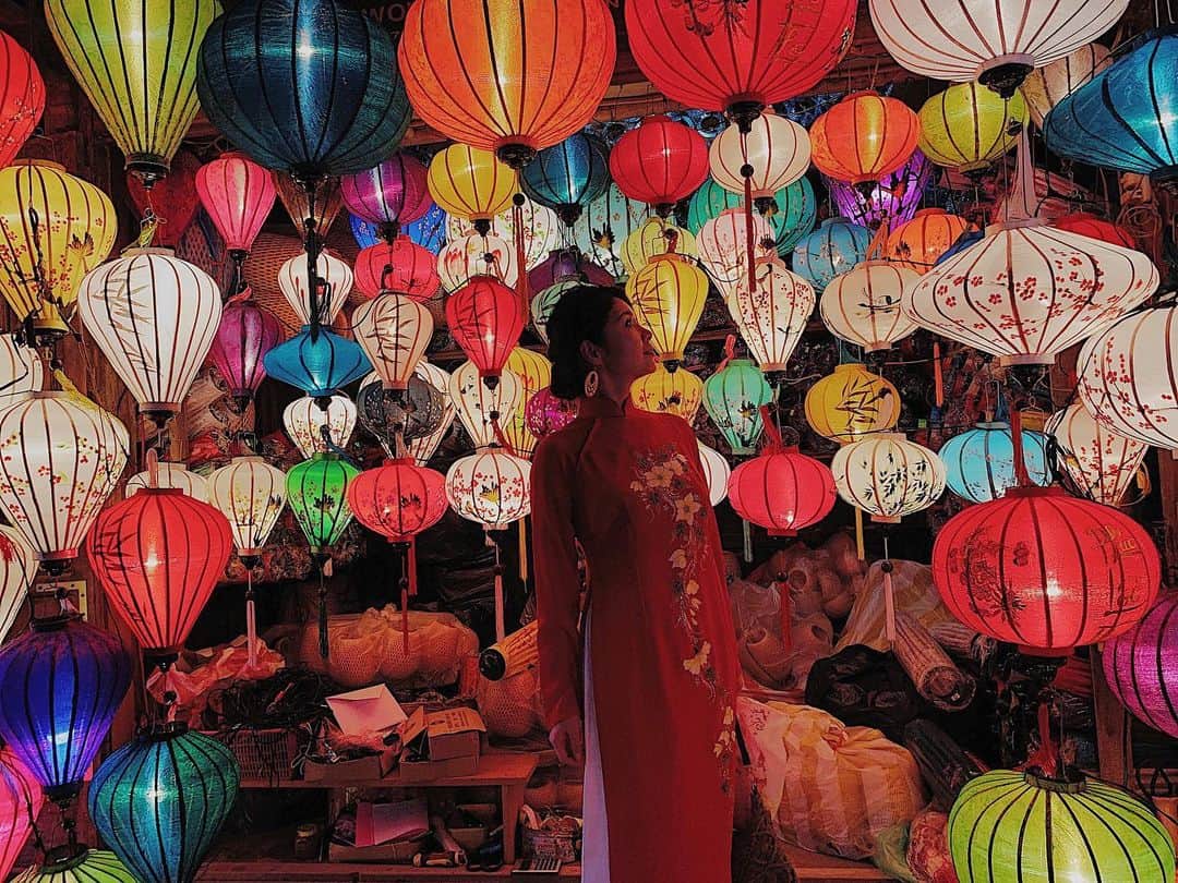 日下裕江さんのインスタグラム写真 - (日下裕江Instagram)「ホイアン最後のpost✨  沢山しつこくごめんなさい🙏  素敵だから、 自己満です😋💕 #hoian #hoianvietnam #lantern #lanternfestival #aodai #ホイアン #ベトナム #ランタン #ランタン祭り #アオザイ」1月17日 18時47分 - hiroe___h