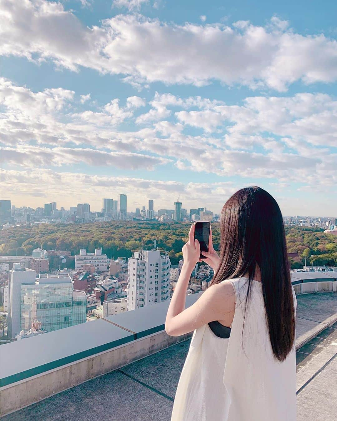 小林紗良さんのインスタグラム写真 - (小林紗良Instagram)「空きれい⛅️ 撮影の合間に☺︎」1月17日 18時48分 - sara_1229_