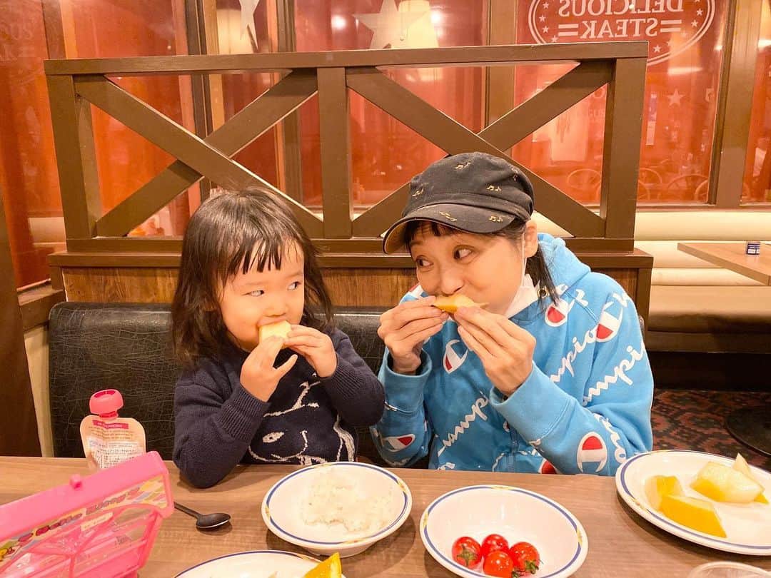 森渉さんのインスタグラム写真 森渉instagram 同じ表情するようになってきた笑 千笑 金田朋子 森渉 親子 家族 Family 子供 Kids 表情 リアクション 大食い ママに似てよく笑うひとになってほしい 1月17日 18時51分 Watarumori Sports