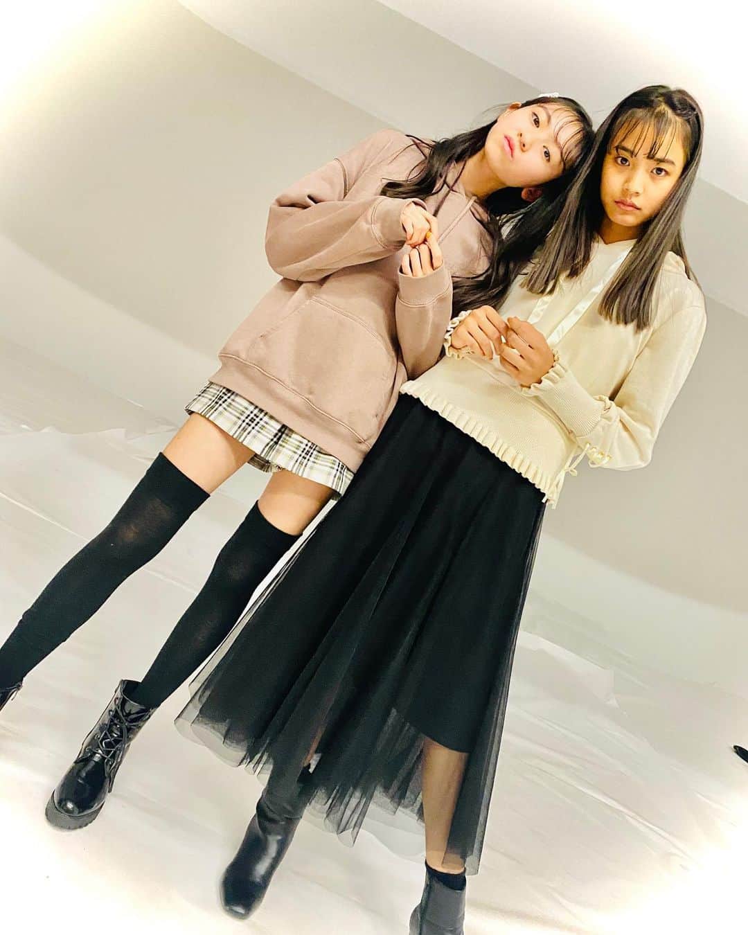 ニコ☆プチのインスタグラム：「☕️👢☕️👢☕️ ﻿ ﻿ ミサキ🤍ミヅキ﻿ ﻿ ﻿ 私服さん🌟﻿ 大人ガーリー、きわめてます。﻿ ﻿ ﻿ #ニコプチ #プチモ ﻿ #入江美沙希 #美月﻿ #大人ガーリー #私服﻿ #プチモの私服」