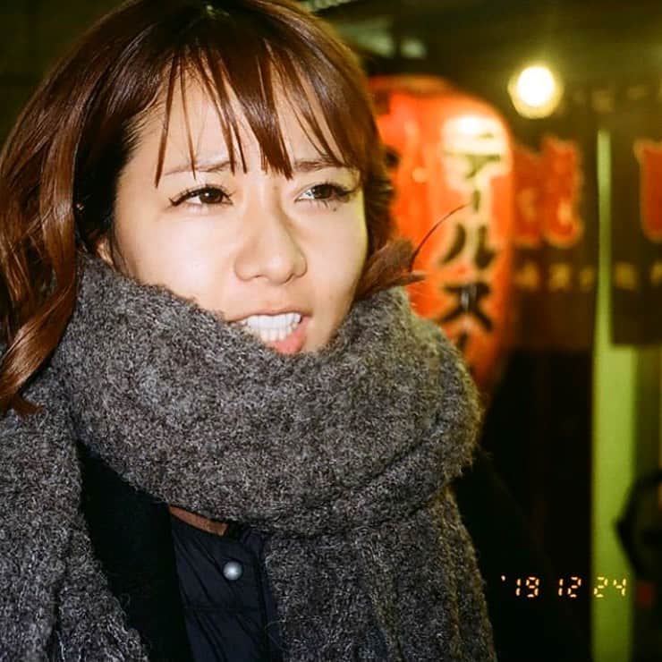 のインスタグラム：「私、去年のクリスマスこんな顔してたんや。  Photo by @ayanon___  #20191224 #チーン #肩越しのテールスープ」