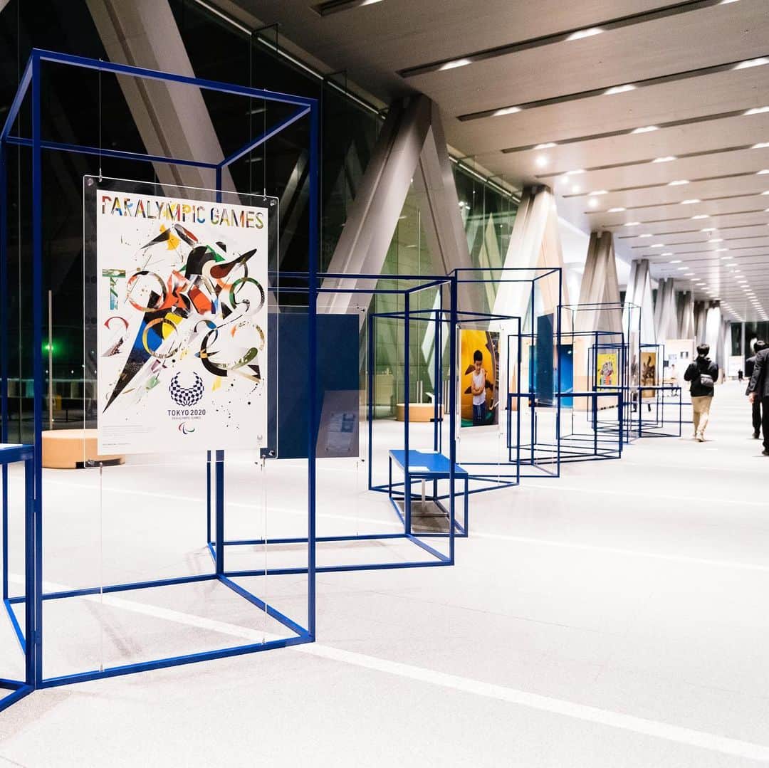haconiwa / 箱庭さんのインスタグラム写真 - (haconiwa / 箱庭Instagram)「2020年がはじまり、東京オリンピック・パラリンピックまで、もうすぐ・・・！といったところですよね。﻿ 東京都現代美術館では、国内外のアーティスト19組による「東京2020公式アートポスター展」が2月16日（日）まで開催中です。東京都現代美術館では、「ミナ ペルホネン／皆川明　つづく」展も開催中なので、一度に二つの展示が楽しめる機会です。ぜひ行ってみてくださいね。﻿ ﻿ 詳細はこちらの記事をご覧ください。﻿ https://www.haconiwa-mag.com/exhibition/2020/01/tokyo2020/﻿ ﻿ #展示 #アート #東京2020 #東京2020公式アートポスター展 #東京都現代美術館 #東京オリンピック #東京パラリンピック #tokyo2020 #tokyo #清澄白河」1月17日 19時19分 - haconiwa_mag
