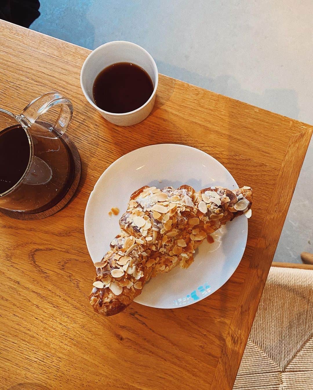 STIL IN BERLINのインスタグラム：「When you can only wish there was time for brunch indulgence but you still want that excellent coffee and a pastry - my breakfast and brunch guide has both, spots for when time’s plenty as well as those mornings when a quick stop must do - like Bonanza in Kreuzberg. Get the map with over 40 morning eateries for just 3.90 via the link in my bio - none of the places paid to be in there, it’s editorial decisions only.  PS, den gibt’s auch auf deutsch! . . #berlin #berlinfood #foodinberlin #brunch #brunchinberlin #breakfast #coffeeberlin #berlincoffee #bonanzacoffee #stilinberlin #berlinbreakfast #berlinbrunch #breakfastinberlin #berlincoffee #coffeeinberlin」