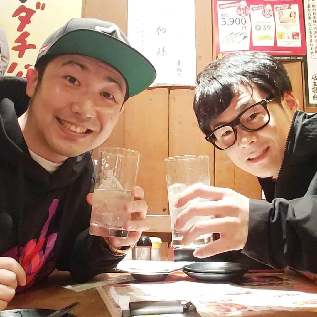 レイチェルのインスタグラム：「先日、久しぶりに。  セルライトスパの肥後ちゃんと。  同期でシッポリ呑み。  次はいつもどーり、ぎゅーちゃんも一緒に集まりたいね！  とぉ～か言っちゃってぇーーー！！！！！ 😜😜😜😜💨💨💨💨💨✨✨✨✨✨🎶🎶🎶🎶🎶」