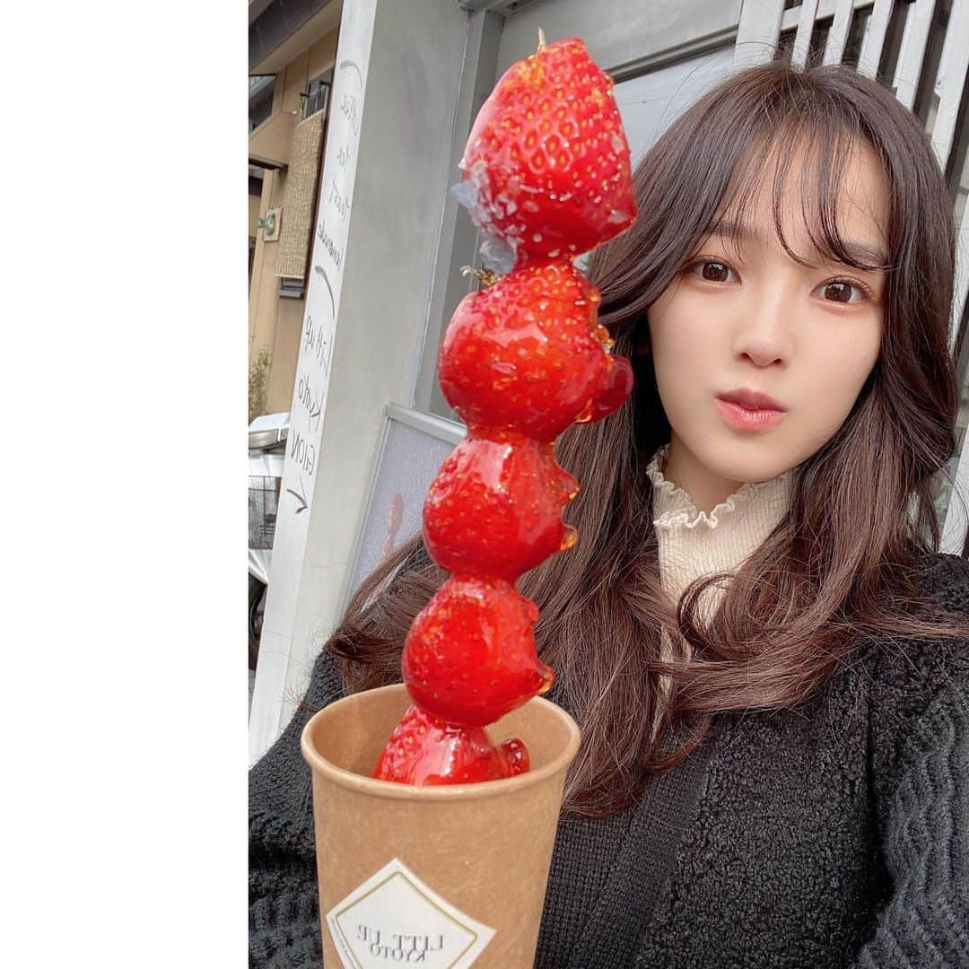 天木じゅんさんのインスタグラム写真 - (天木じゅんInstagram)「🍓❤️⛩ #いちご飴　#いちご」1月17日 19時44分 - jun.amaki