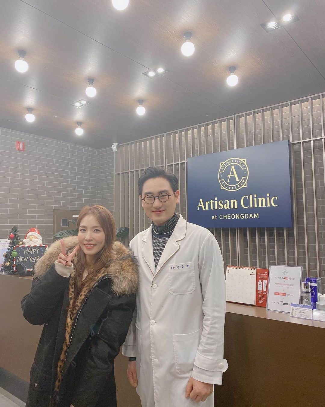 BoAのインスタグラム：「청담동 입성을 축하합니당~~ 그래서~ 뽀로로 닥터 윤쌤 언제 잘 돼요?? ㅋㅋ 쌤 응원해요~~ 나 자주 갈꾸마~~~ 🥰 #아티젠 으랏챠챠!!」