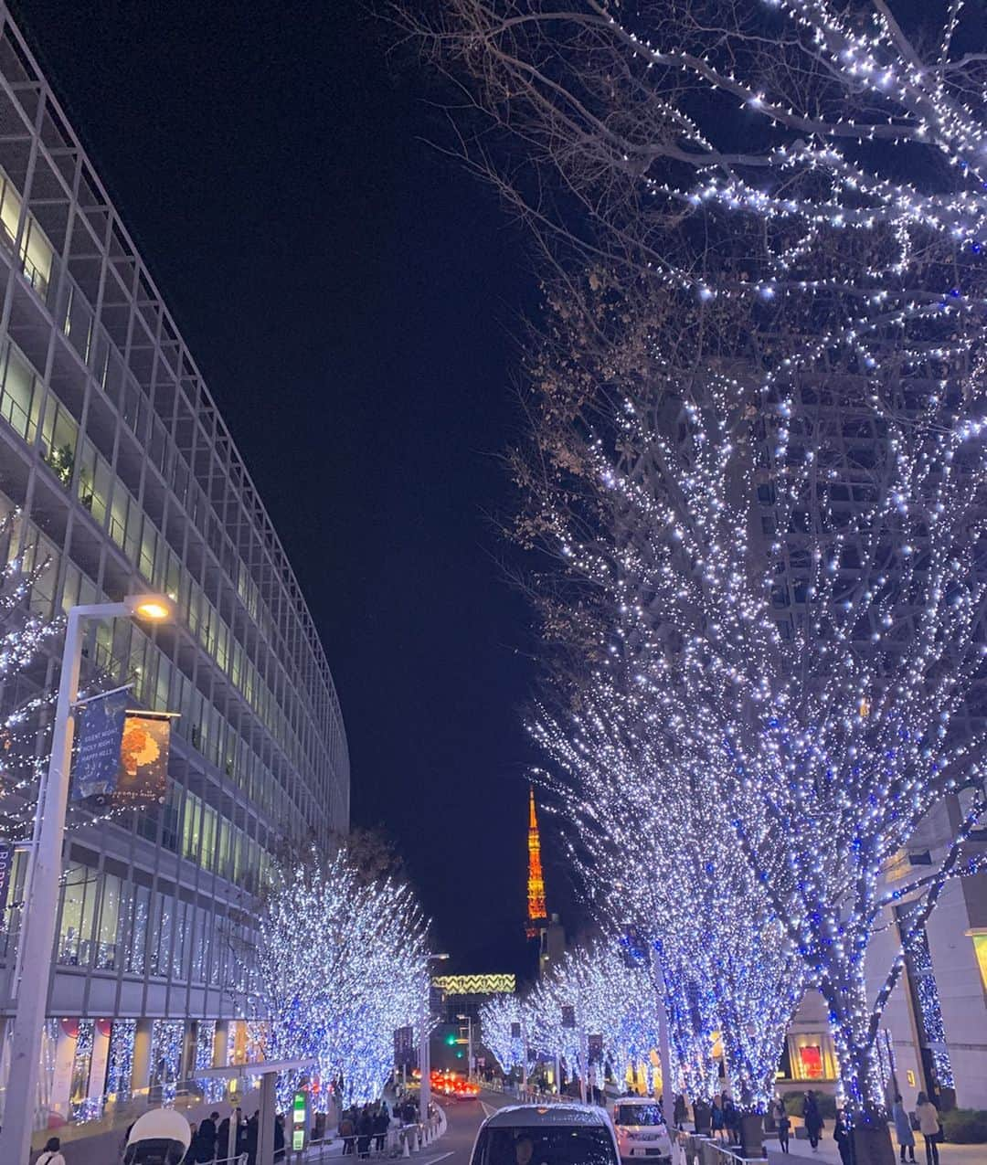 板橋瑠美さんのインスタグラム写真 - (板橋瑠美Instagram)「MV解禁まであと3日💋﻿ ﻿ ﻿ Rumi × OTOHAKO コラボの曲の公開まで…﻿ あと三日となりました❤︎！！！！﻿ ﻿ ﻿ 最近インスタにちょこちょこと登場していたここは、﻿ 実はMVの大事なサビ部分の撮影でした！！﻿ ﻿ ﻿ ﻿ まずこの曲が完成した時、﻿ すぐ浮かんだのが夜のイルミネーション✨！﻿ ﻿ ﻿ 切ない恋心、﻿ うまくいかないはかなさ、﻿ このイルミネーションの下で撮るというのが﻿ 理想通り出来あがりました❣️﻿ ﻿ ﻿ あともう少しーー！！！﻿ ﻿ ﻿ ﻿ お楽しみに❤︎﻿ ﻿ ﻿ ﻿ #preciousmemoriesrumi  #プレメモ #プレメモエモい」1月17日 19時52分 - rumi_official_0616