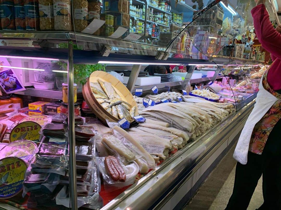 爲我井あゆみさんのインスタグラム写真 - (爲我井あゆみInstagram)「バルセロナのマーケットを探検！  量り売りでゲットできる食材たちにワクワクが止まりませんでした！  #バルセロナ旅行記 #まだバルセロナ笑」1月17日 20時14分 - ayumi_tamegai