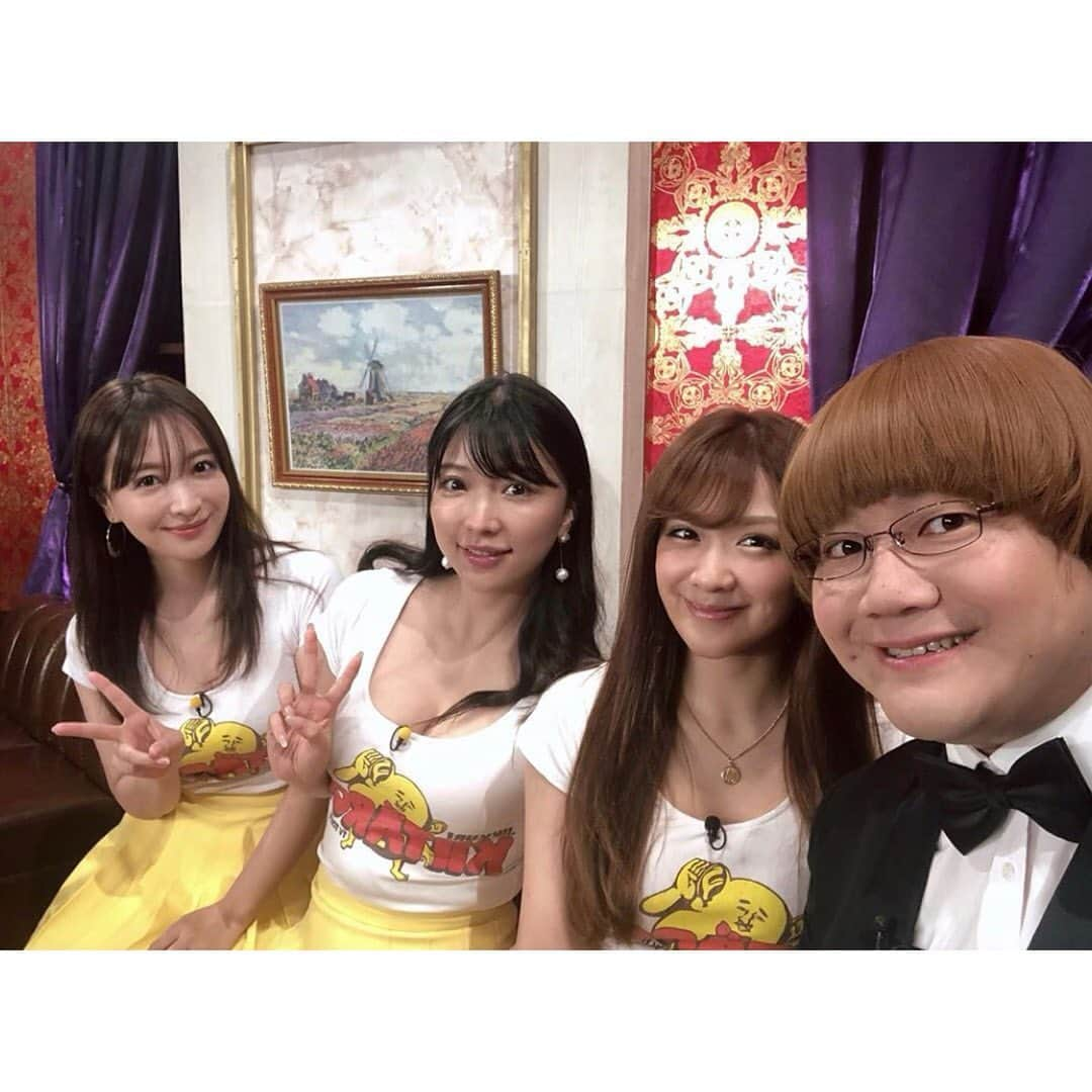 金山睦さんのインスタグラム写真 - (金山睦Instagram)「今日は、#じっくり聞いタロウ　 カフェの人役メンバーで、 収録終わりに 新年茶会☕️🧁 ジーニーさんはいつも近藤春菜さんのモノマネのヅラかぶってるから、女子だと思って、女子会みたいに喋ってました🗣🗣♫ ヅラ脱いだ後だから、寝癖みたいになってますよ、って意味で、ヅラの癖ついてますよ、って話ししてたら、店員さんが、ナウでヅラだと思ったみたいで頭二度見してました…www #新年会」1月17日 20時08分 - kanayama_chika