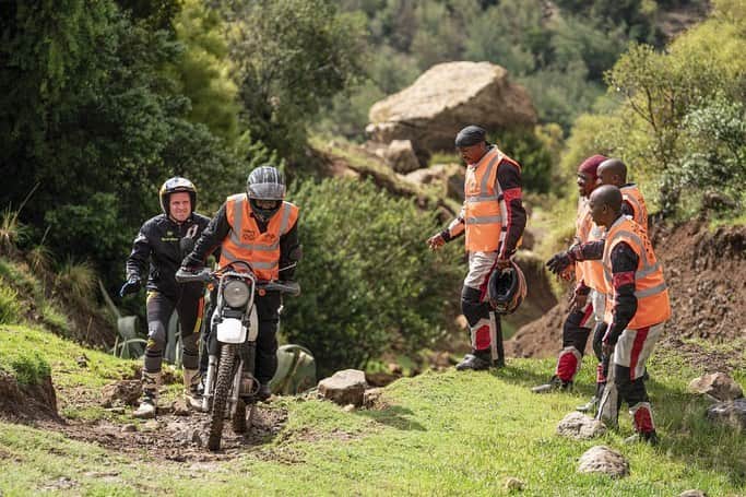 MotoGPさんのインスタグラム写真 - (MotoGPInstagram)「Using motorcycles to help improve lives 🏍 // @two_wheels_for_life carry out a programme in Lesotho (Southern Africa) to train health workers 👩‍⚕👨‍⚕ in extreme riding skills with the help of the 12-time Trial World Champion @dougielampkin12 so they can reach people in difficult to access communities 💪 #SwipeLeft ⬅️ for more pics of this project! #Motorbike #Motorcycle #RidersForHealth  #MotoGP」1月17日 20時15分 - motogp