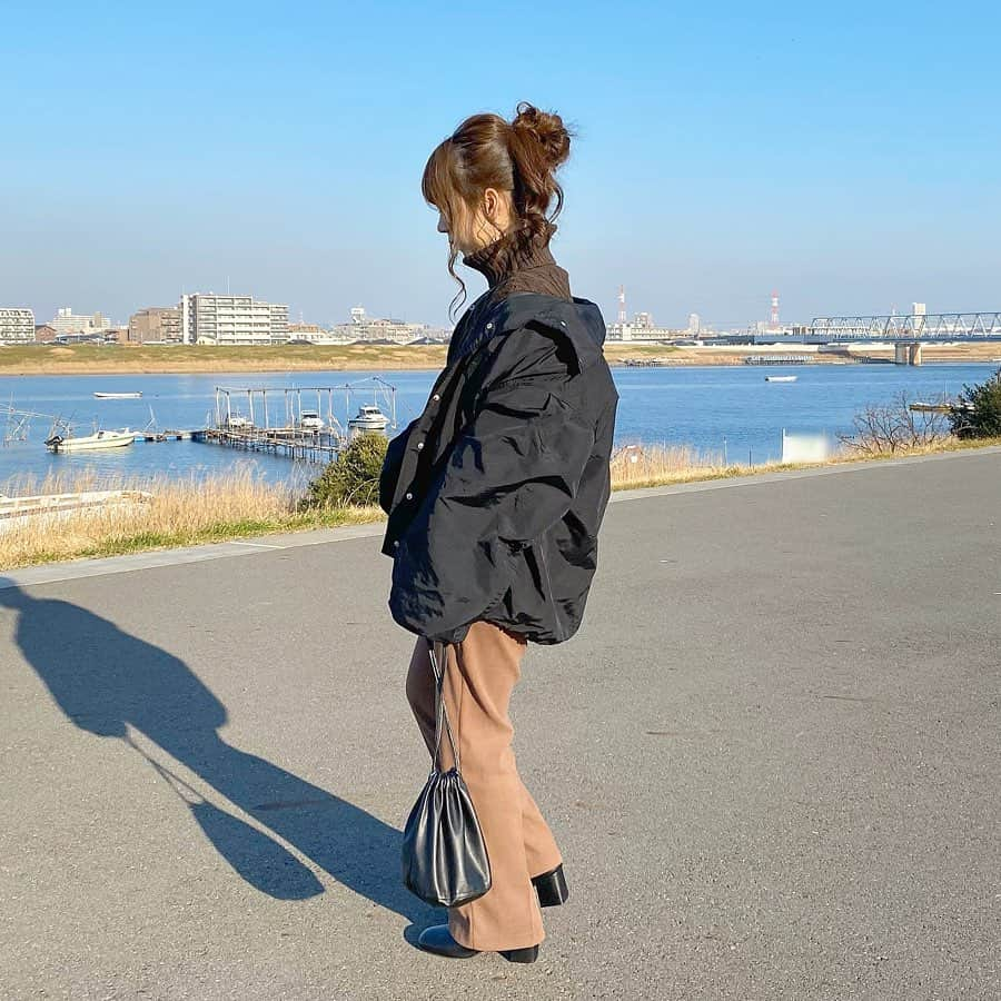 haruさんのインスタグラム写真 - (haruInstagram)「ㅤㅤㅤㅤㅤㅤㅤㅤㅤㅤㅤㅤㅤ ㅤㅤㅤㅤㅤㅤㅤㅤㅤㅤㅤㅤㅤ ㅤㅤㅤㅤㅤㅤㅤㅤㅤㅤㅤㅤㅤ #ootd ㅤㅤㅤㅤㅤㅤㅤㅤㅤㅤㅤㅤㅤ 年末に見てたトップス🥺✨ 一回やめたけど、年始にセールしてたので購入しました😂💓 ㅤㅤㅤㅤㅤㅤㅤㅤㅤㅤㅤㅤㅤ ブラウスとセットでいっきにこなれ感出る気がする😳 ㅤㅤㅤㅤㅤㅤㅤㅤㅤㅤㅤㅤㅤ プリーツスカートとかにも合わせたい🧡 ㅤㅤㅤㅤㅤㅤㅤㅤㅤㅤㅤㅤㅤ ㅤㅤㅤㅤㅤㅤㅤㅤㅤㅤㅤㅤㅤ ❤︎ tops : #archives ❤︎ pants : #vannieu ❤︎ outer : #kastane ❤︎ shoes : #ozoc ❤︎ bag : #unemansion ㅤㅤㅤㅤㅤㅤㅤㅤㅤㅤㅤㅤㅤ ブーツの履き口が痛すぎるんだけど こう言う形のブーツって痛くなるものなのかな😭💭 調べたら柔らかくするクリーム？があるみたいなんだけど 使った事ある方いますか？😳😭💭 ㅤㅤㅤㅤㅤㅤㅤㅤㅤㅤㅤㅤㅤ #harucd ㅤㅤㅤㅤㅤㅤㅤㅤㅤㅤㅤㅤㅤ」1月17日 20時23分 - __haru3