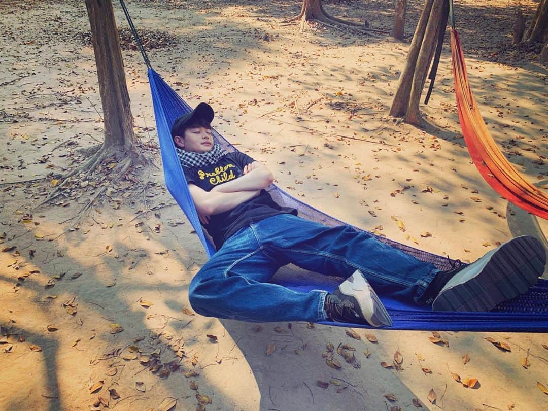 瀬戸康史さんのインスタグラム写真 - (瀬戸康史Instagram)「本日もお疲れ様でした。 ハンモック、最高の寝心地。」1月17日 20時18分 - kojiseto0518