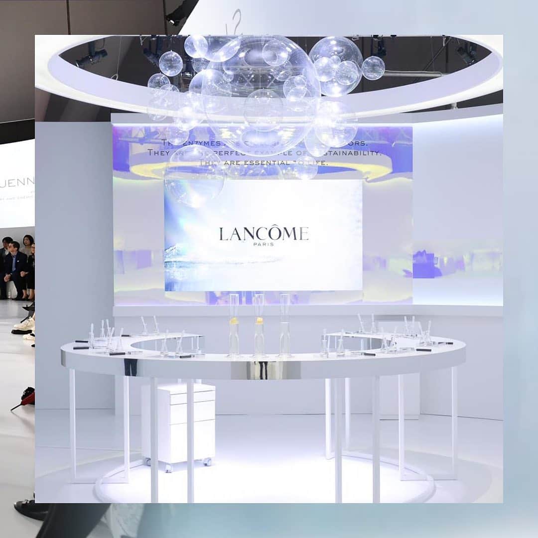 Lancôme Officialさんのインスタグラム写真 - (Lancôme OfficialInstagram)「Welcome to the Lancôme Skincare Symposium hosted at the International Forum in Toyko. Get ready to step inside and take a further look into Lancôme's revolutionary Clarifique Dual Essence. #Lancome #LancomeSkincareSymposium #Clarifique #Skincare」1月18日 5時47分 - lancomeofficial