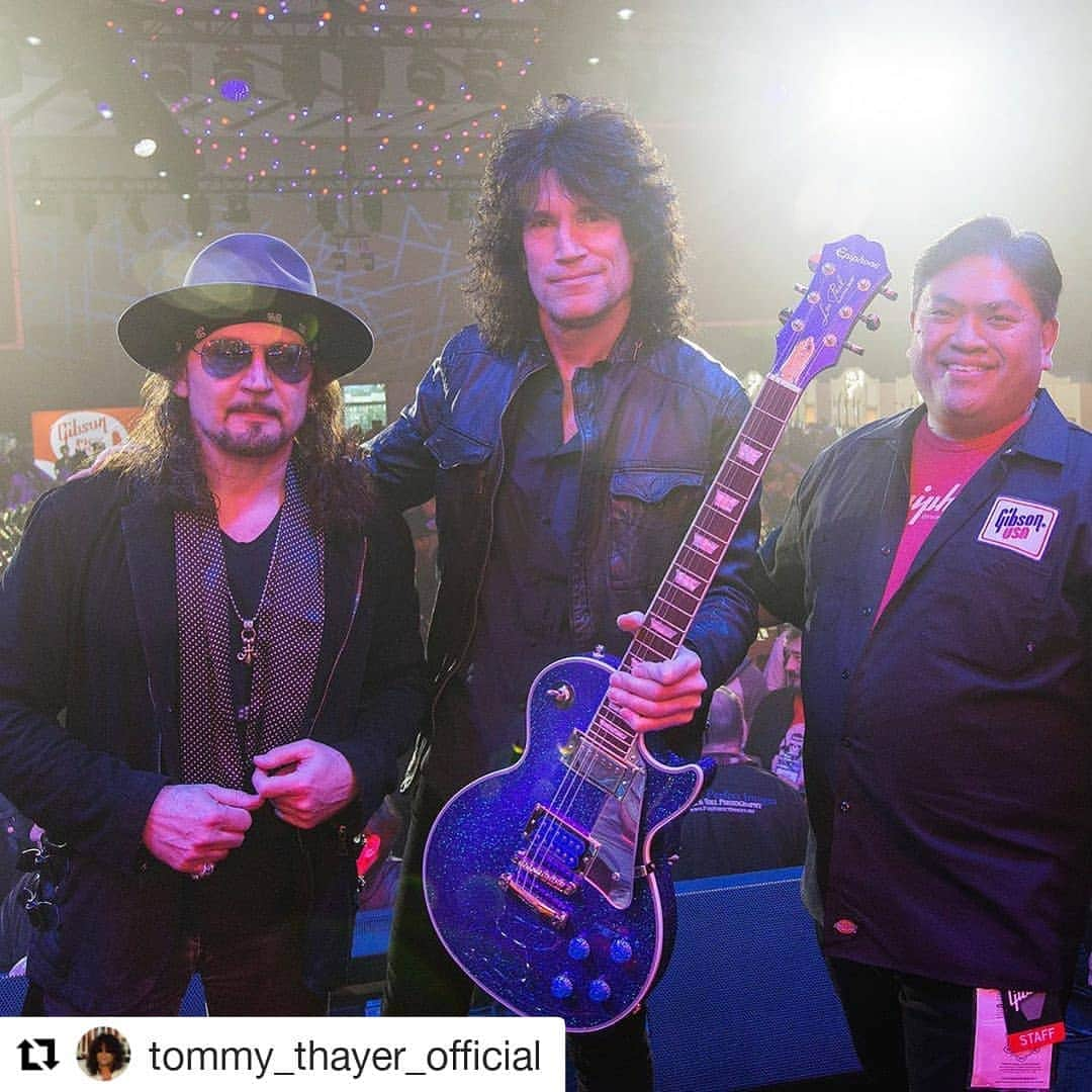 KISSさんのインスタグラム写真 - (KISSInstagram)「#Repost @tommy_thayer_official (@get_repost) ・・・ Showing off my new #electricblue Les Paul on the @gibsonguitar @epiphone stage @TheNAMMSHOW, #ericsinger was so kind to join me @jimdonnellyphoto」1月18日 6時07分 - kissonline