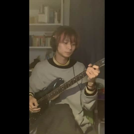 坂本遥のインスタグラム：「Bomber / 森広隆 ・ ・ #guitar #guitarcover #guitarsolocover #instaguitar #dailymusicians #knyuiguitars #stratcaster #solosection #森広隆 #bomber #山下達郎」