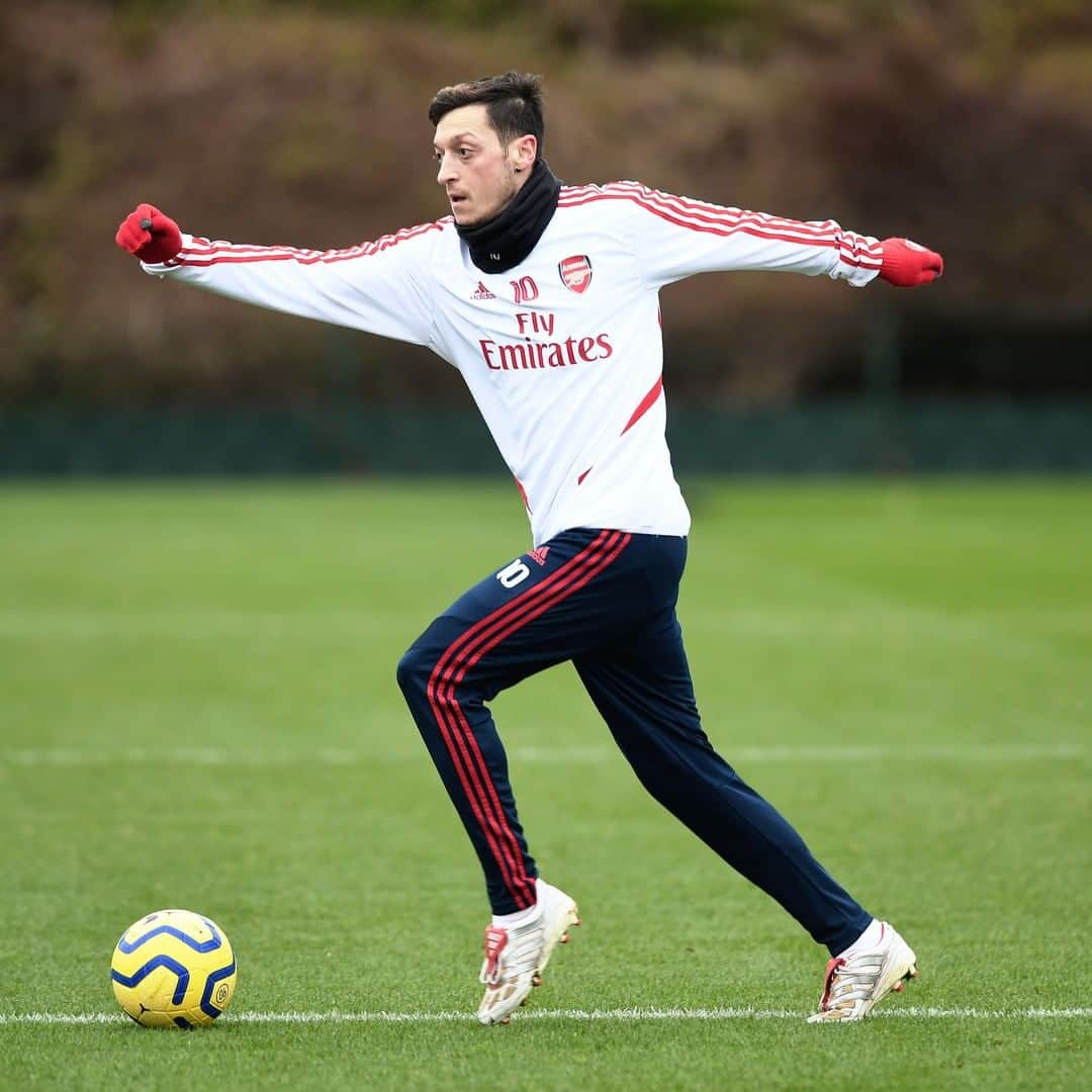 アーセナルFCさんのインスタグラム写真 - (アーセナルFCInstagram)「Tomorrow is matchday!⁠ ⁠ 📍 Emirates Stadium⁠ 🗓 18/1/20⁠ ⚽ Premier League⁠ 🕒 3pm kick off (UK time)⁠ #️⃣ #ARSSHU⁠ ⁠ Come on you Gunners!⁠ ⁠ #Arsenal #EPL #Gunners #COYG #Ozil #M1Ö」1月18日 6時05分 - arsenal