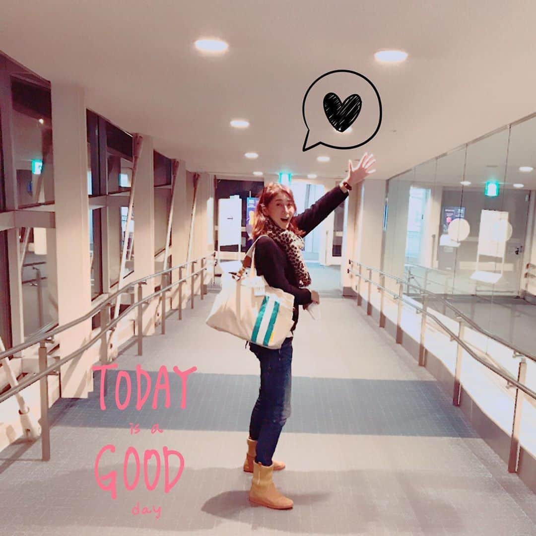 益子直美さんのインスタグラム写真 - (益子直美Instagram)「暖かい沖縄へ行ってきまーす‼️ #行ってきます  #飛行機  #沖縄へ」1月18日 6時10分 - naomi.masuko