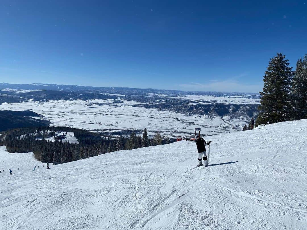 伊藤さつきのインスタグラム：「I'll absolutely miss this place. Had a good time🇺🇸💙 Thank you Steamboat🌈 #nonfilter #lovethisplace ❤️ #大好きな場所#自然の偉大さ#快晴の日 #かえりたくなーい#加工なし」