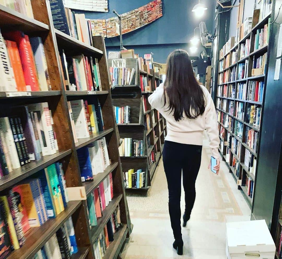 市原佑梨さんのインスタグラム写真 - (市原佑梨Instagram)「my favorite place📚  #thelastbookstore#la」1月18日 6時17分 - yuri_ichihara