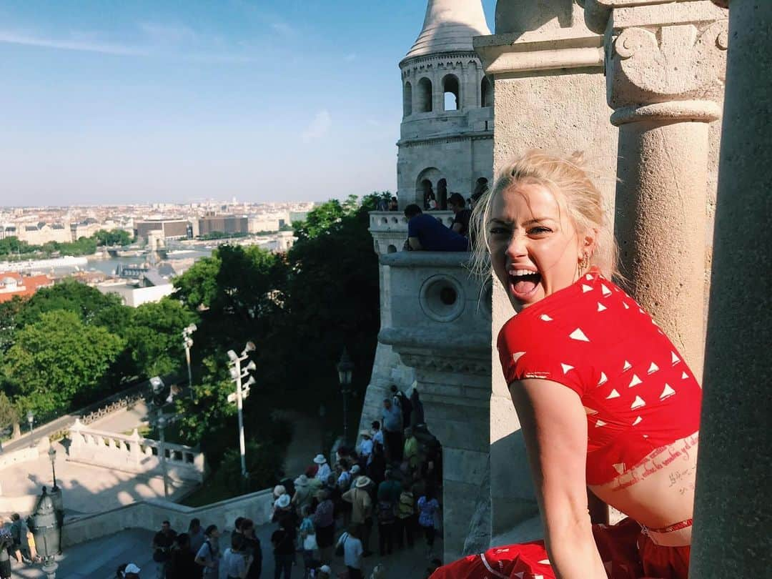 アンバー・ハードさんのインスタグラム写真 - (アンバー・ハードInstagram)「#fbf to exploring this castle in Budapest this last summer... never found the wine cellar sadly」1月18日 6時22分 - amberheard