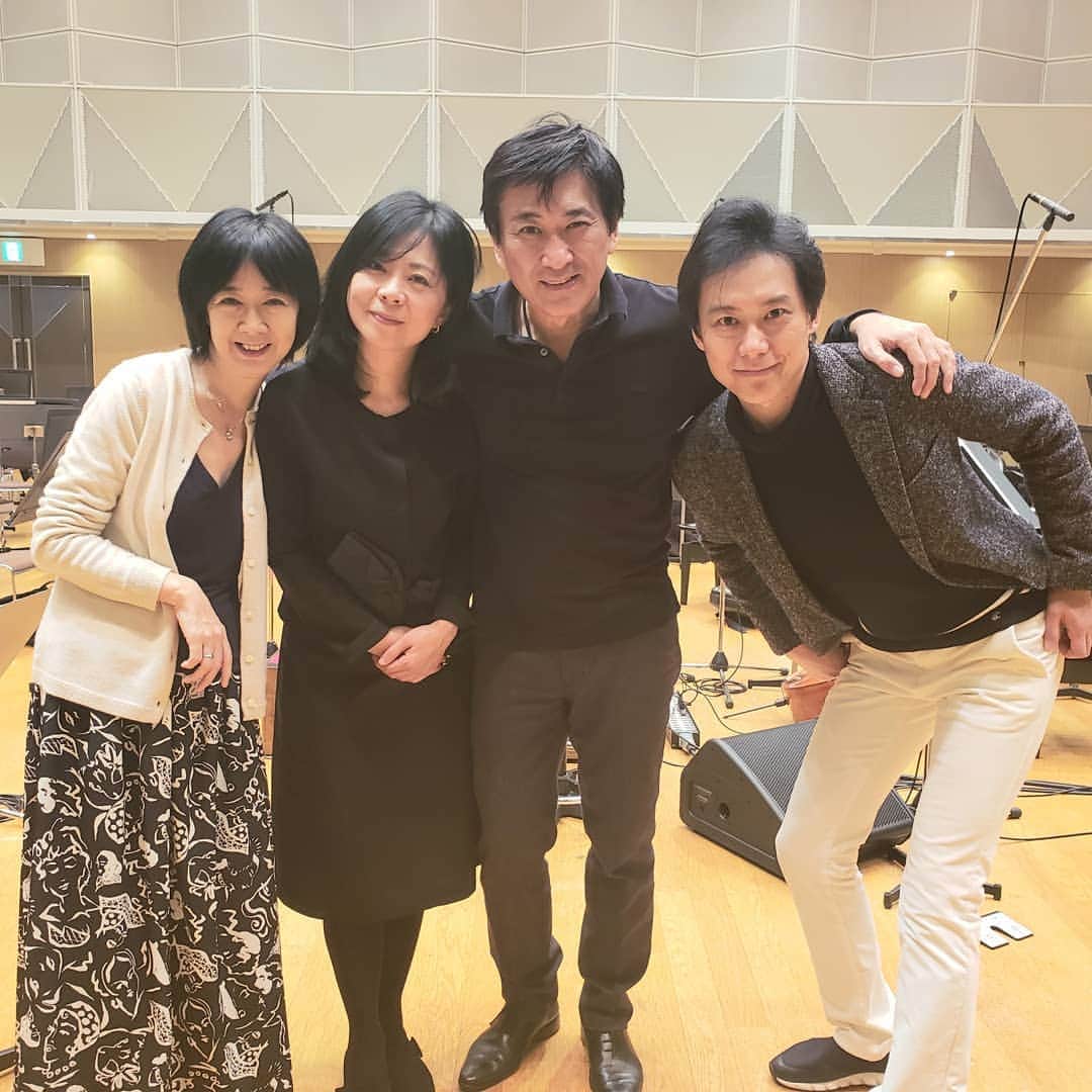 藤岡幸夫のインスタグラム：「本日1/18(土)は関西フィルといずみホールでニューイヤーコンサート❗前半の大島ミチルさん(左端)が筝の遠藤千晶さんと尺八の藤原道山さんに書いた協奏曲凄く素敵です。千住明さんの月光も息をのむほど美しい… 後半のシュトラウスもとっても楽しく美しいいずみホールで超ゴージャスに楽しんで頂きます！ 当日券あるのでお時間ある方は是非！」