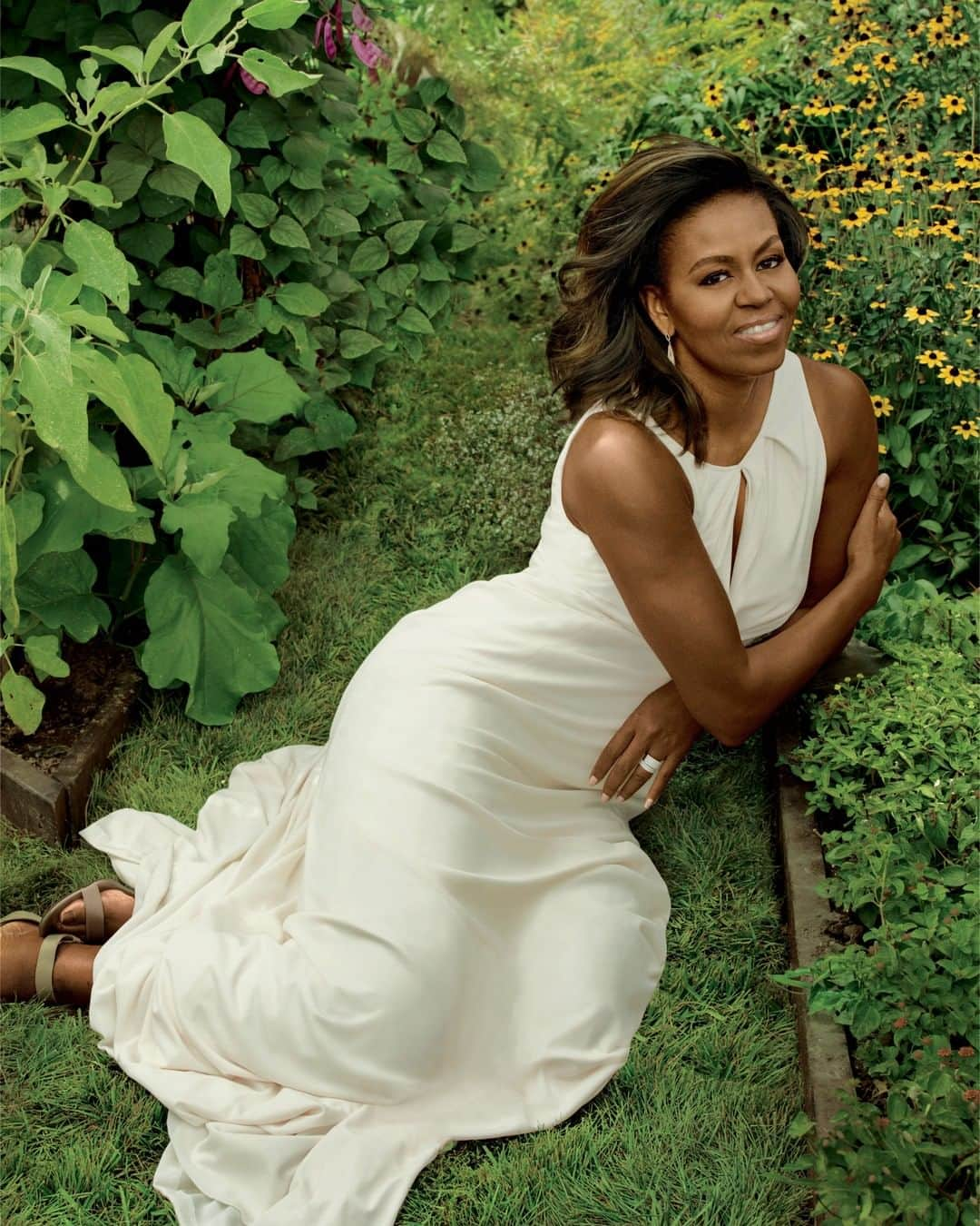 Vogueさんのインスタグラム写真 - (VogueInstagram)「Happy birthday, @MichelleObama! You're a star in our eyes too. Tap the link in our bio to read @BarackObama's sweet birthday message to his wife. Photographed by @annieleibovitz, Vogue, December 2016」1月18日 7時00分 - voguemagazine