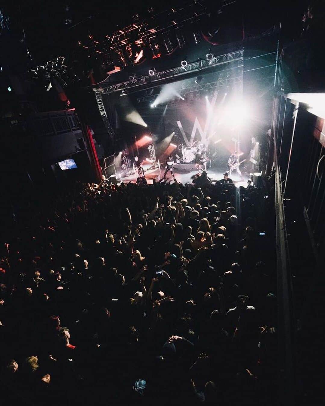 ニック・マーティンのインスタグラム：「The Medicine Tour has been unreal so far. Thank you to everyone who has gotten rowdy with us, thus far. TONIGHT we are in Las Vegas at @hoblasvegas and there is a LOW TICKET WARNING. Don’t miss out on all the fun! . GIVEAWAY: This morning I found a Much Love guitar pick necklace that I released awhile back. Can’t buy them anymore. But, I want one of you to have the last one I own. Tag a friend below & leave the “🤘🏽” emoji to enter. I’ll pick a winner on Monday. GOOD LUCK!」