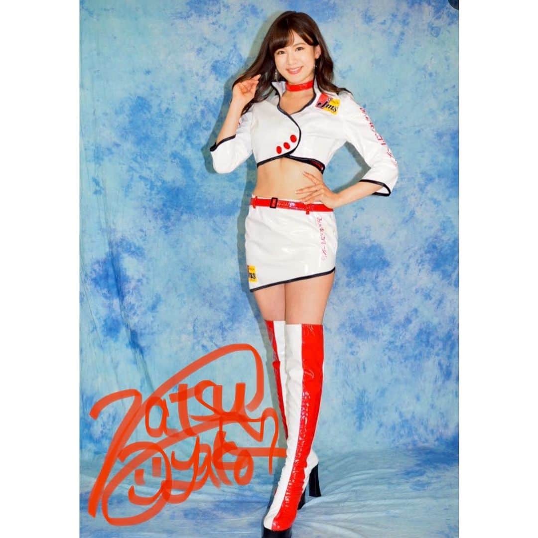 那津あやこのインスタグラム：「ちょっとトレカっぽい😆❤️ あややサインはこんな感じだよ✏️✨ ﻿ ﻿ ﻿ #那津あやこ #あやや #rq #racequeen #レースクイーン #モデル #タレント #女子アナ #﻿サイン #トレカ #グラビア #toms #tomsracing #jms #gg #sign #smile #cute #model #talent #sexy #撮影 #tokyo #japan #japanesegirl #instagram #instagood #photography #followme」
