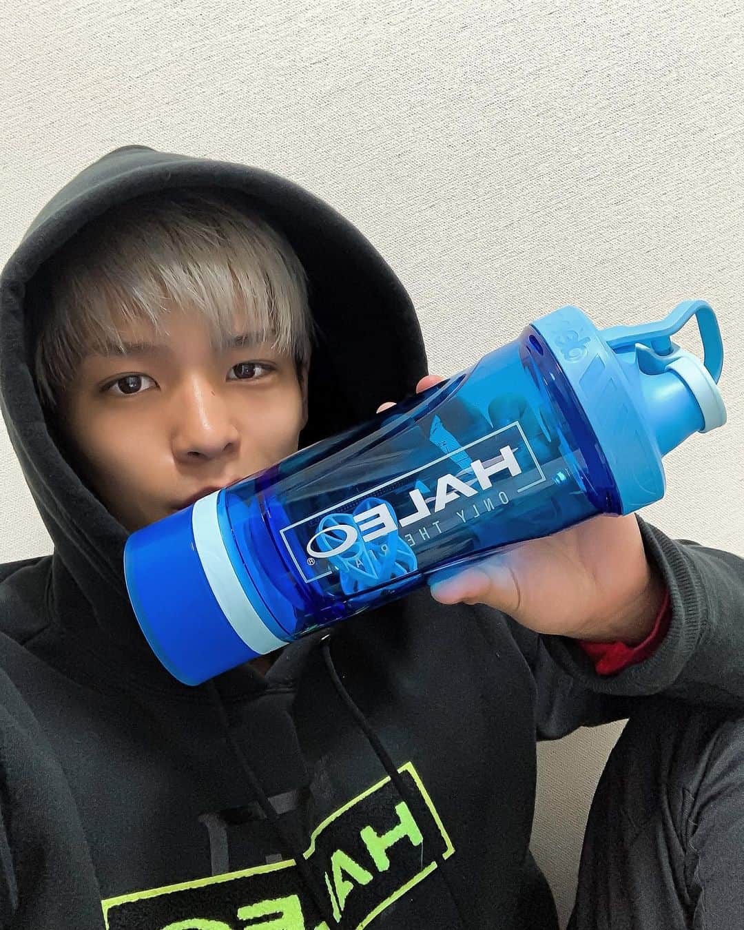のインスタグラム：「HALEOのNew パワーシェイカー！ 下にパウダーケースもついてて持ち運びにも便利！ 色もオシャレで豊富！ おすすめ🙌 #HALEO #パワーシェイカー #プロテイン」