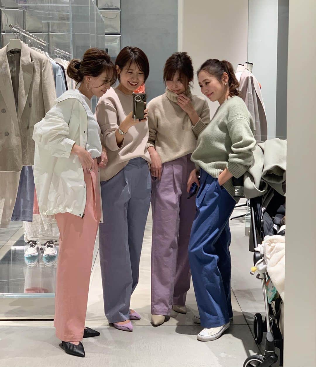 Keikooooooのインスタグラム：「今日はみんなでワイワイ @stunninglure  の受注会へ🥳春カラーの店内にワクワク😆 ワイドリネンパンツが可愛いすぎて、みんなで試着❣️ これは、名作♥️全色欲しいレベル笑😂 #stunninglure のボトムは大好き👖✨ リネンパンツとホワイトデニムを予約💯 デニムは、試着した写真は無いけど、 めちゃくちゃ可愛いかった〜🤤♡ ワンピースも可愛いかったなぁ…🤭 . #受注会 #stunninglure #スタニングルアー #グランフロント大阪 #スタニングルアー大阪グランフロント店」