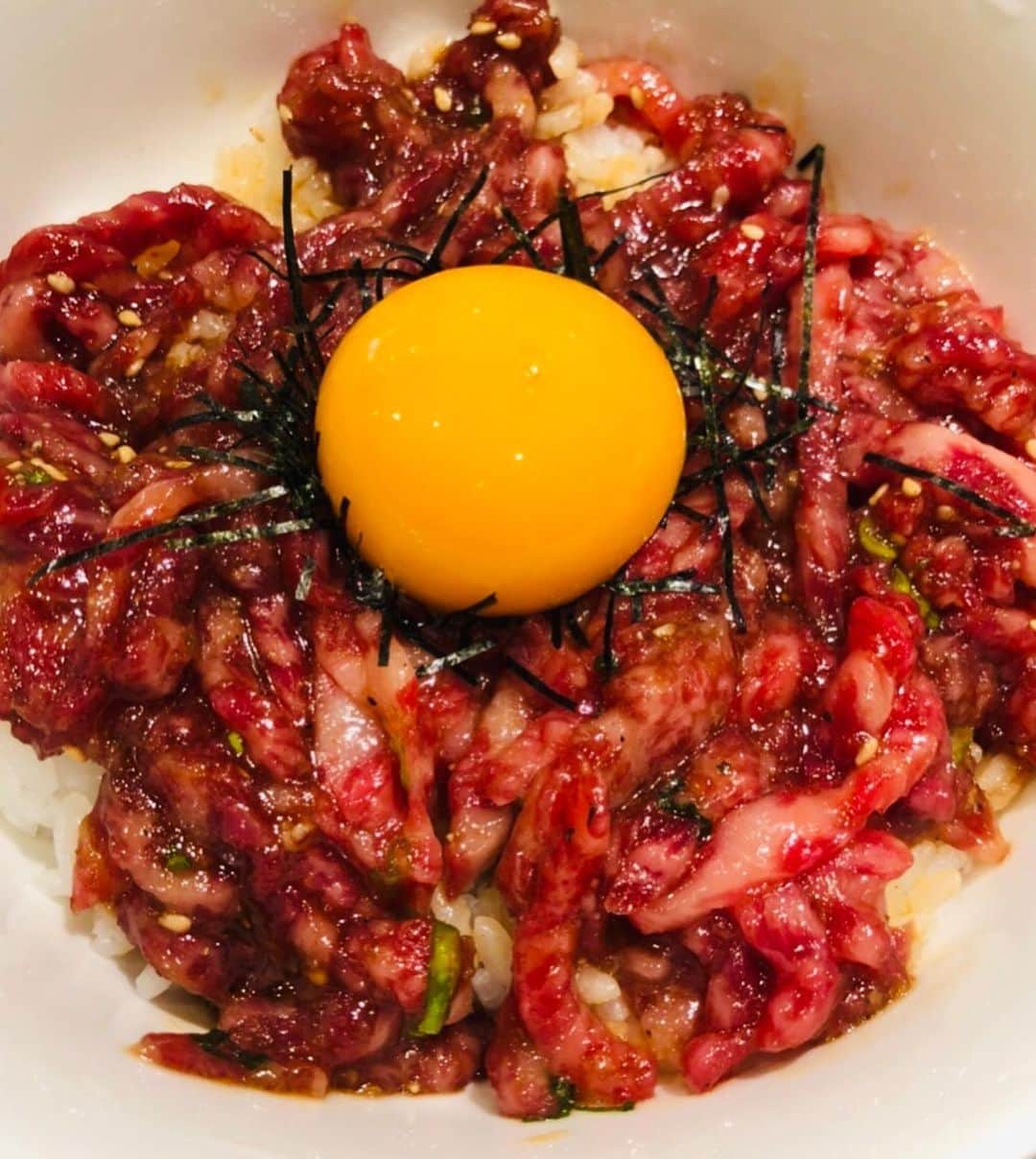 松下建太さんのインスタグラム写真 - (松下建太Instagram)「食食食ツアー 鎌倉行って2時間並んで玉子焼き定食 そして餅と団子食べとったらまさかのラーメン缶と遭遇 思わず購入してしまいました。笑 締めは安定の広尾焼肉　ビーフバイコー 良きお休みでした。 #鎌倉 #玉子焼き定食 #ラーメン缶 #広尾 #ビーフバイコー #ユッケ丼 #安定のはるきくん」1月17日 22時51分 - l.matsuken