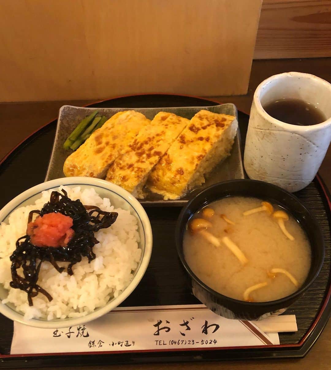 松下建太さんのインスタグラム写真 - (松下建太Instagram)「食食食ツアー 鎌倉行って2時間並んで玉子焼き定食 そして餅と団子食べとったらまさかのラーメン缶と遭遇 思わず購入してしまいました。笑 締めは安定の広尾焼肉　ビーフバイコー 良きお休みでした。 #鎌倉 #玉子焼き定食 #ラーメン缶 #広尾 #ビーフバイコー #ユッケ丼 #安定のはるきくん」1月17日 22時51分 - l.matsuken