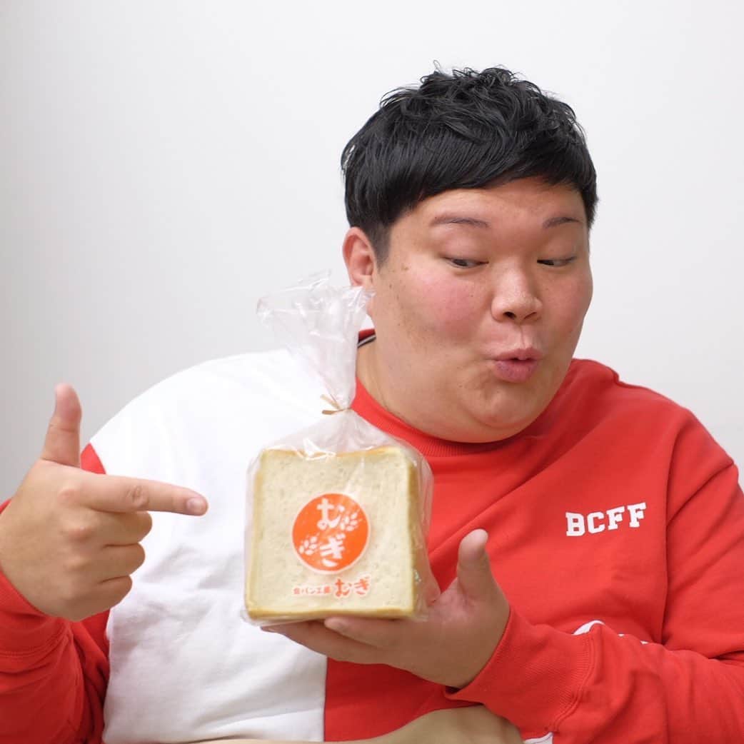 カバのインスタグラム：「本日のでぶ活。 今年初のbangsくわさんにカットしてもらいましてん！いつもより長めのカットですねん！お気に入りですねん！うちの食パン工房むぎと共にですねん！ あぁ、痩せたい！ . . #本日のでぶ活 #bangs #南堀江 #食パン工房むぎ#食パン#上本町#グルメ#グルメ好きな人と繋がりたい #あぁ、痩せたい」