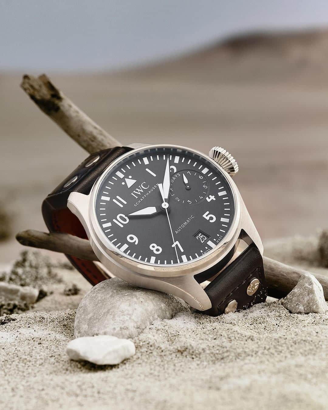 IWCさんのインスタグラム写真 - (IWCInstagram)「Steel away in the ultimate adventurer’s watch, the #IWCBigPilot (Ref. IW501001).」1月17日 23時00分 - iwcwatches