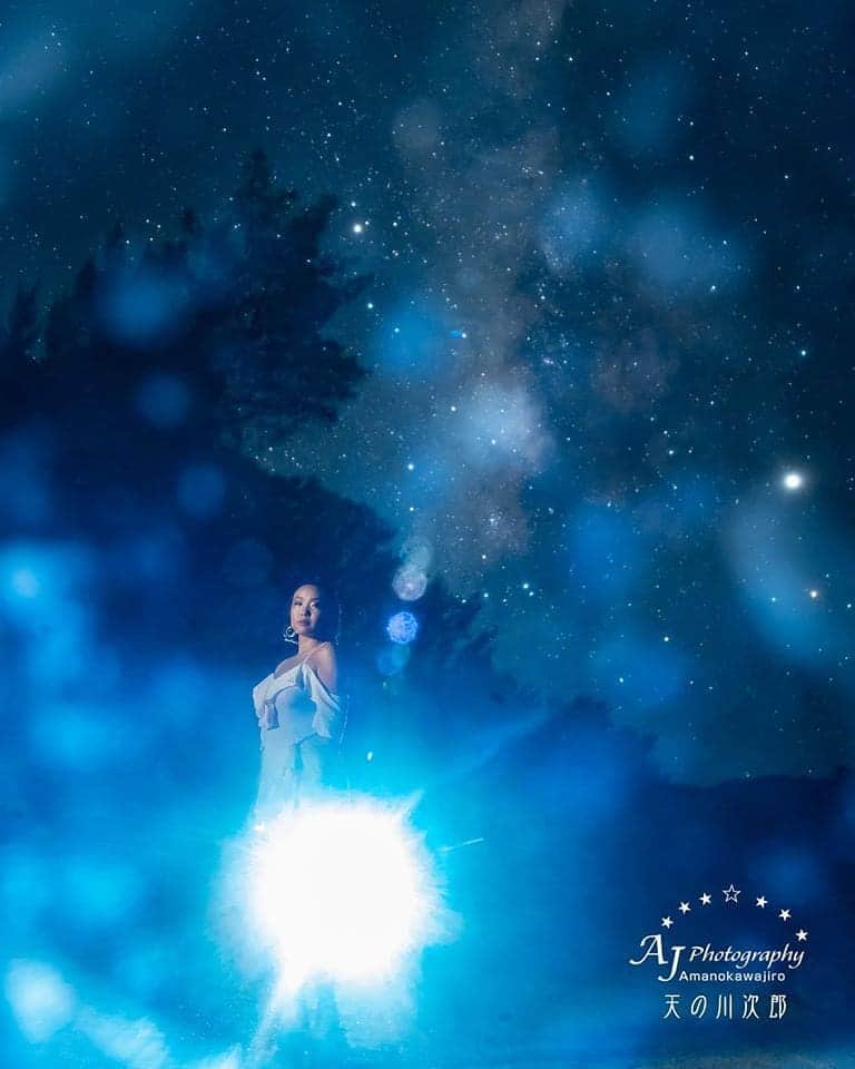 COMA-CHIのインスタグラム：「「縄文と宇宙」トークショー＆星読みワークショップ開催します🌠 ⬇ ●2/10(月)13:00〜石垣島Fresh&wild(トークショー＆星読みワークショップ・3時間¥4,500※DMにて要予約)  2/10は素敵なお姉さま @yoshimototakami さんのハーブ園「fresh&wild」にてワークショップです🌺🌈 縄文や宇宙のサイクルを知ることで、 私の音楽の世界観もより楽しんでもらえると思います✨  ご予約は直接DMお願いします🙆  縄文時代は戦争がなく平和な時代が1万年以上続いたと言われています。 縄文を知ることで私達の中に眠るLOVEのDNAを目覚めさせ、宇宙のサイクルを感じて生きるスイッチをオンに❤  そしてより良い地球を作っていくために自分の魂の使命を思い出すお手伝いを、 星読みを用いて行っていきます🌈☺️🙌 photo by @amanokawajiro」