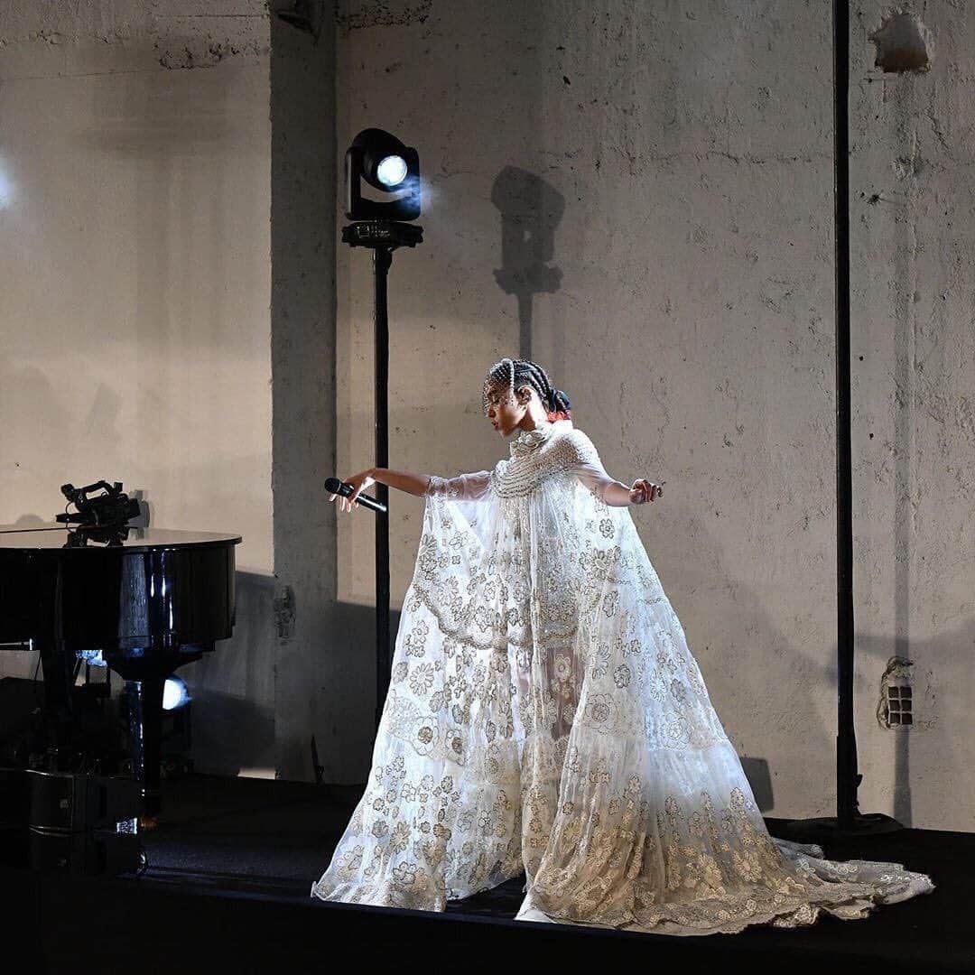FKAツイッグスさんのインスタグラム写真 - (FKAツイッグスInstagram)「a beautiful show with sonic magic from @lucindachua and @kellymoran__」1月17日 22時57分 - fkatwigs